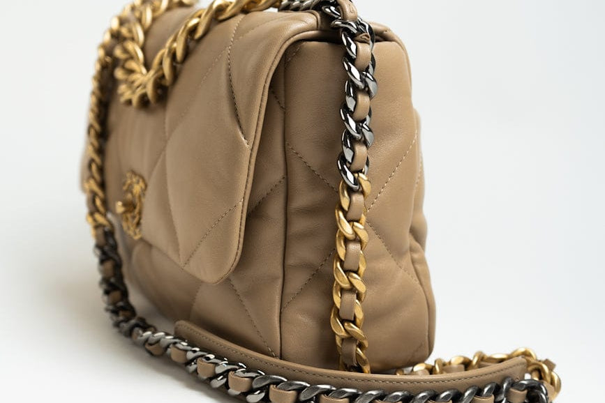 CHANEL Handbag 21S Large Beige/Gold Lambskin Quilted 19 Flap Mixed Hardware - Redeluxe