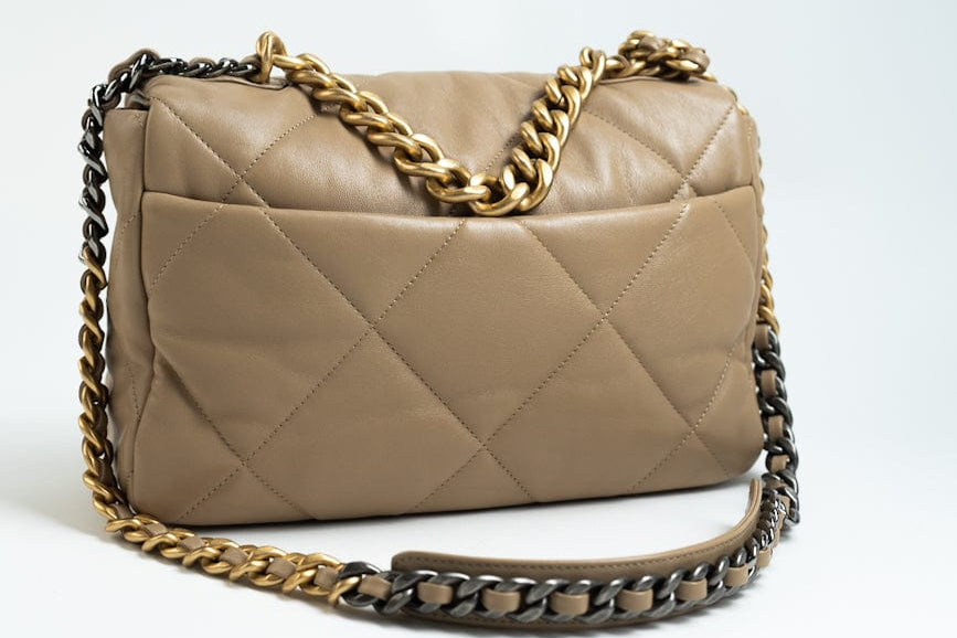 CHANEL Handbag 21S Large Beige/Gold Lambskin Quilted 19 Flap Mixed Hardware - Redeluxe