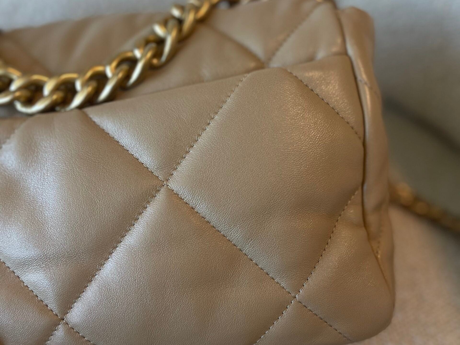 CHANEL Handbag 21S Large Beige/Gold Lambskin Quilted 19 Flap Mixed Hardware - Redeluxe