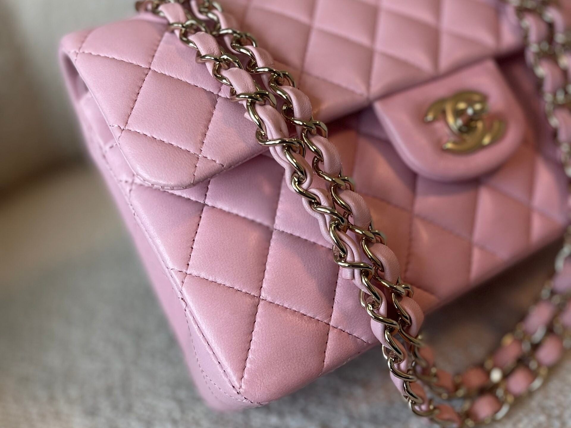 CHANEL Handbag 21S Light Pink Lambskin Quilted Classic Flap Small - Redeluxe