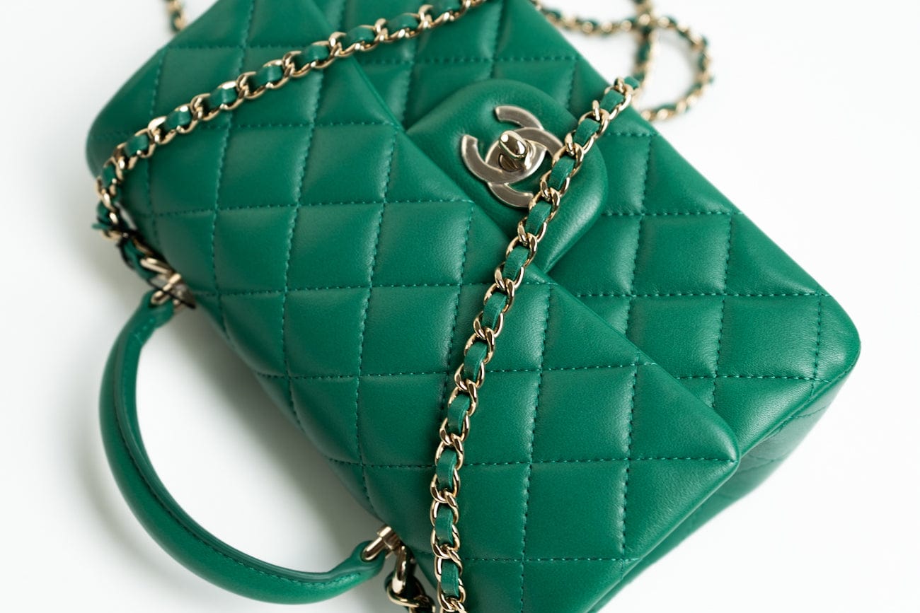 CHANEL Handbag 22A Emerald Green Lambskin Quilted Mini Top Handle LGHW - Redeluxe
