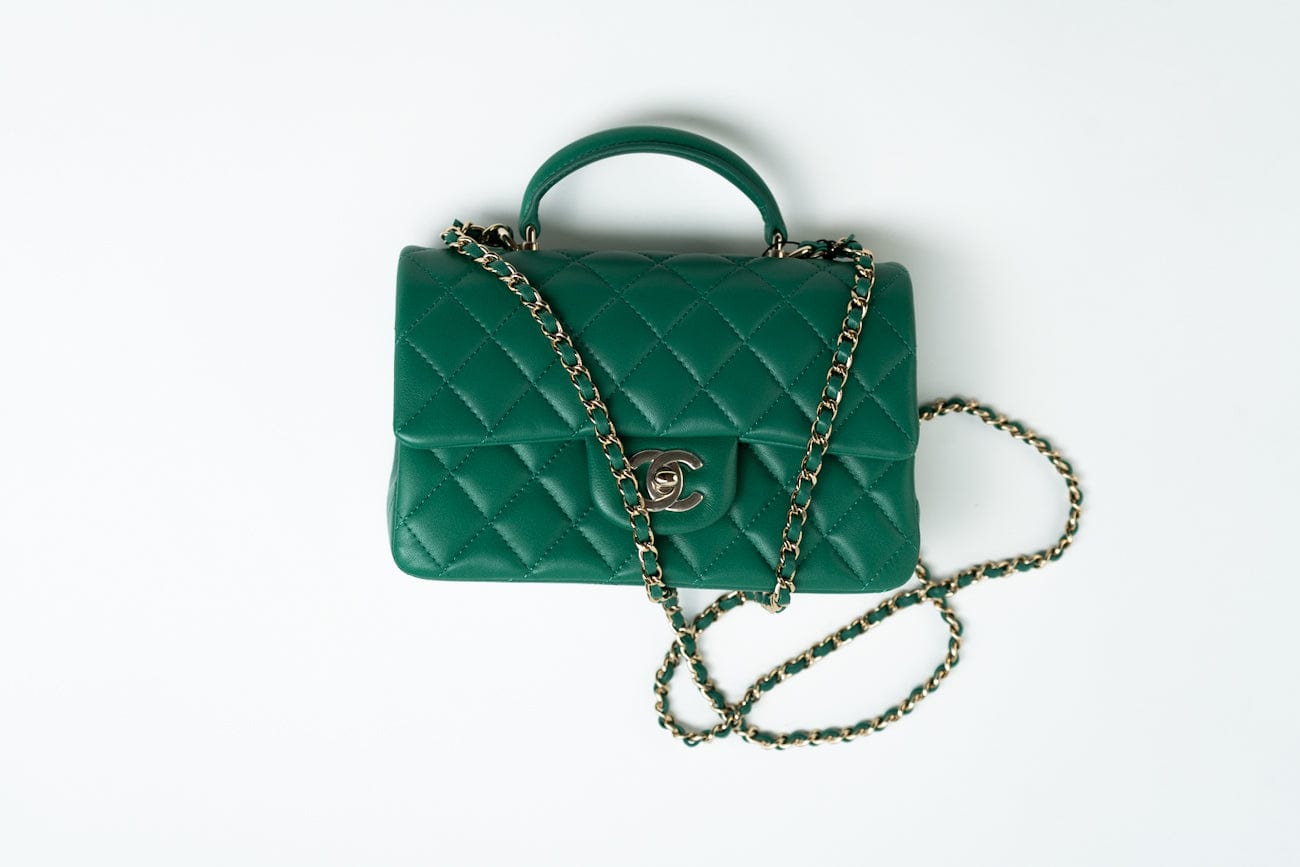 CHANEL Handbag 22A Emerald Green Lambskin Quilted Mini Top Handle LGHW - Redeluxe