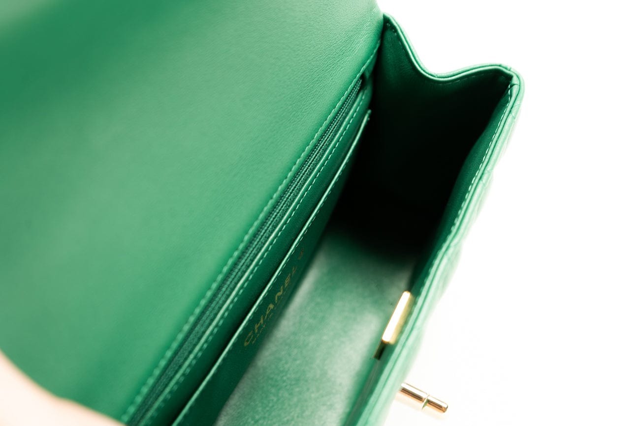CHANEL Handbag 22A Emerald Green Lambskin Quilted Mini Top Handle LGHW - Redeluxe