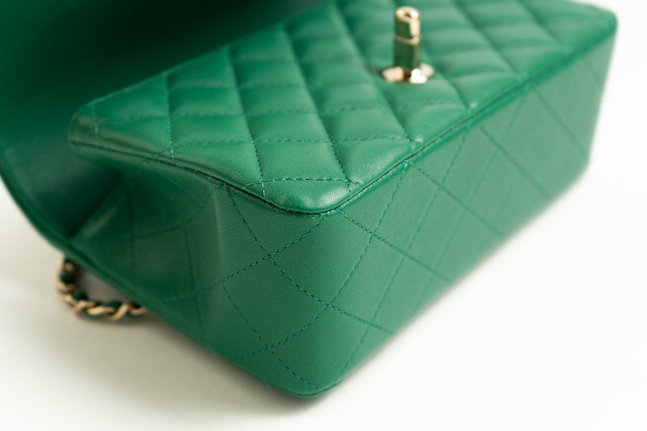 CHANEL Handbag 22A Emerald Green Lambskin Quilted Mini Top Handle LGHW - Redeluxe