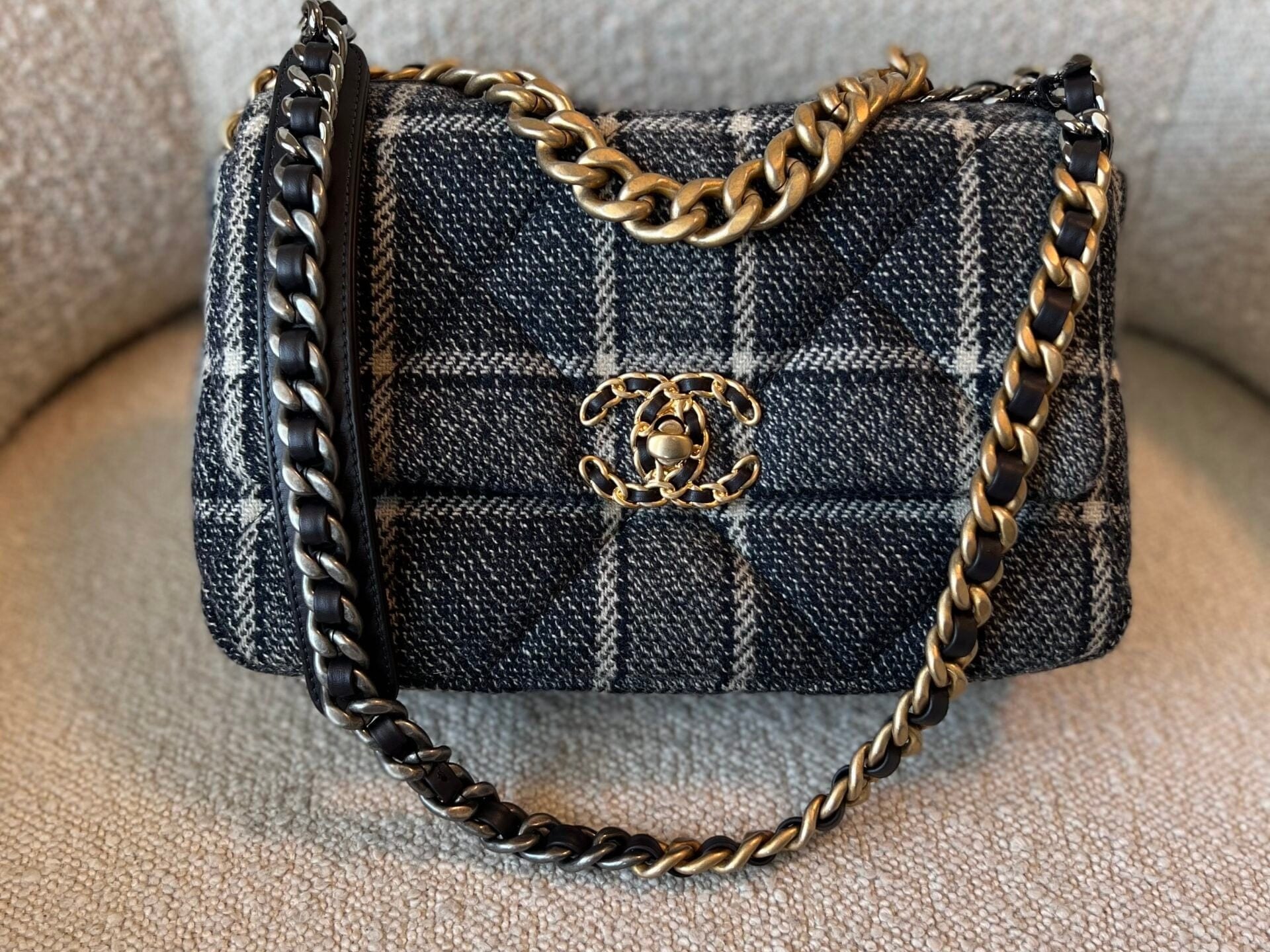 CHANEL Handbag 22A Navy Blue Ecru Tweed Quilted 19 Flap Small Mixed Hardware - Redeluxe