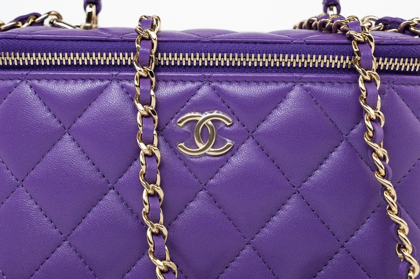 CHANEL Handbag 22A Purple Lambskin Quilted Vanity Case w/ Mirror Light Gold Hardware - Redeluxe
