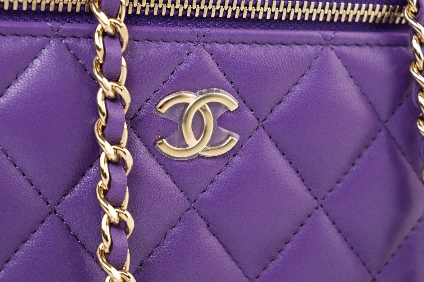 CHANEL Handbag 22A Purple Lambskin Quilted Vanity Case w/ Mirror Light Gold Hardware - Redeluxe