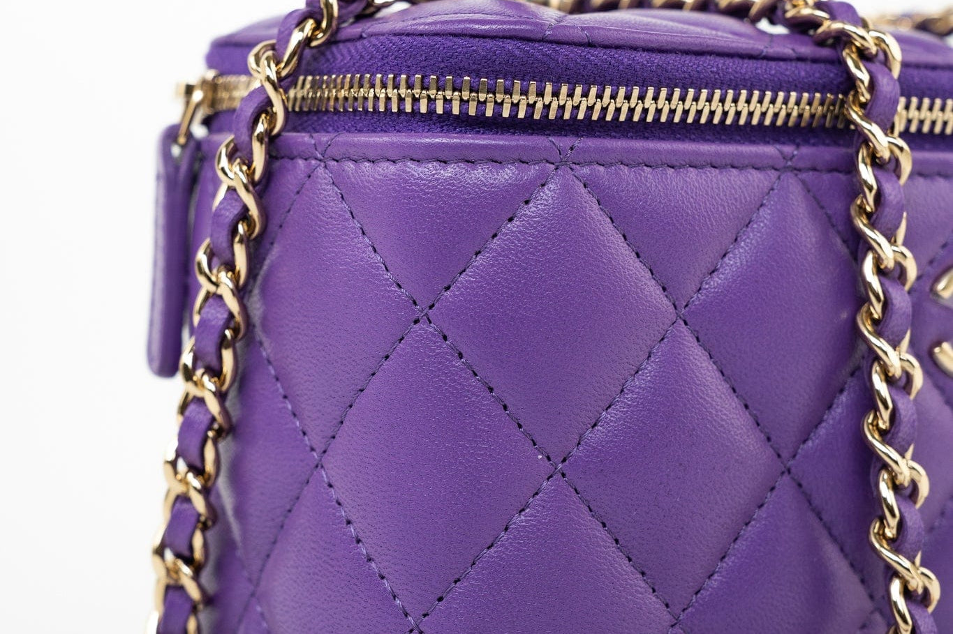 CHANEL Handbag 22A Purple Lambskin Quilted Vanity Case w/ Mirror Light Gold Hardware - Redeluxe