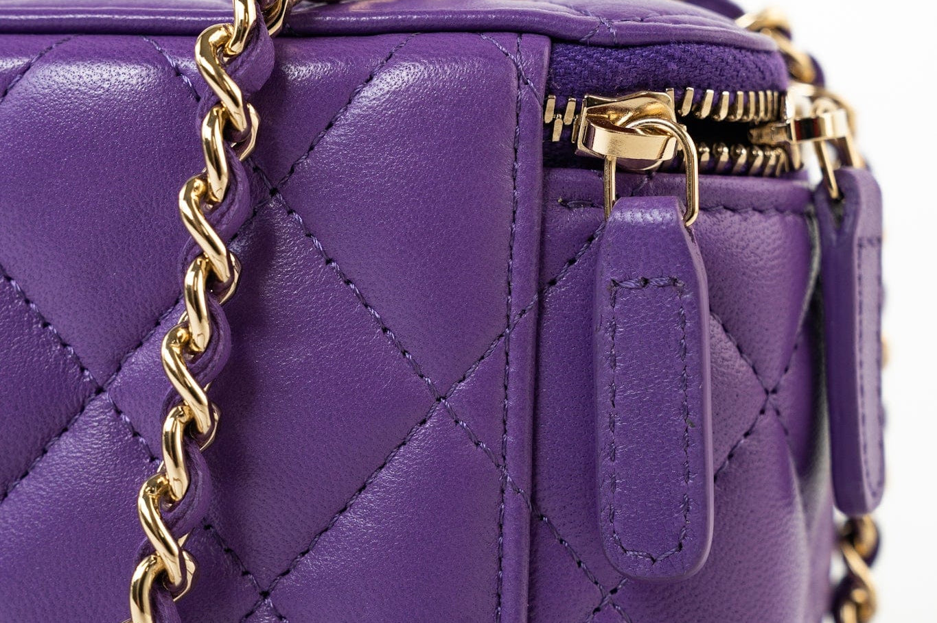CHANEL Handbag 22A Purple Lambskin Quilted Vanity Case w/ Mirror Light Gold Hardware - Redeluxe