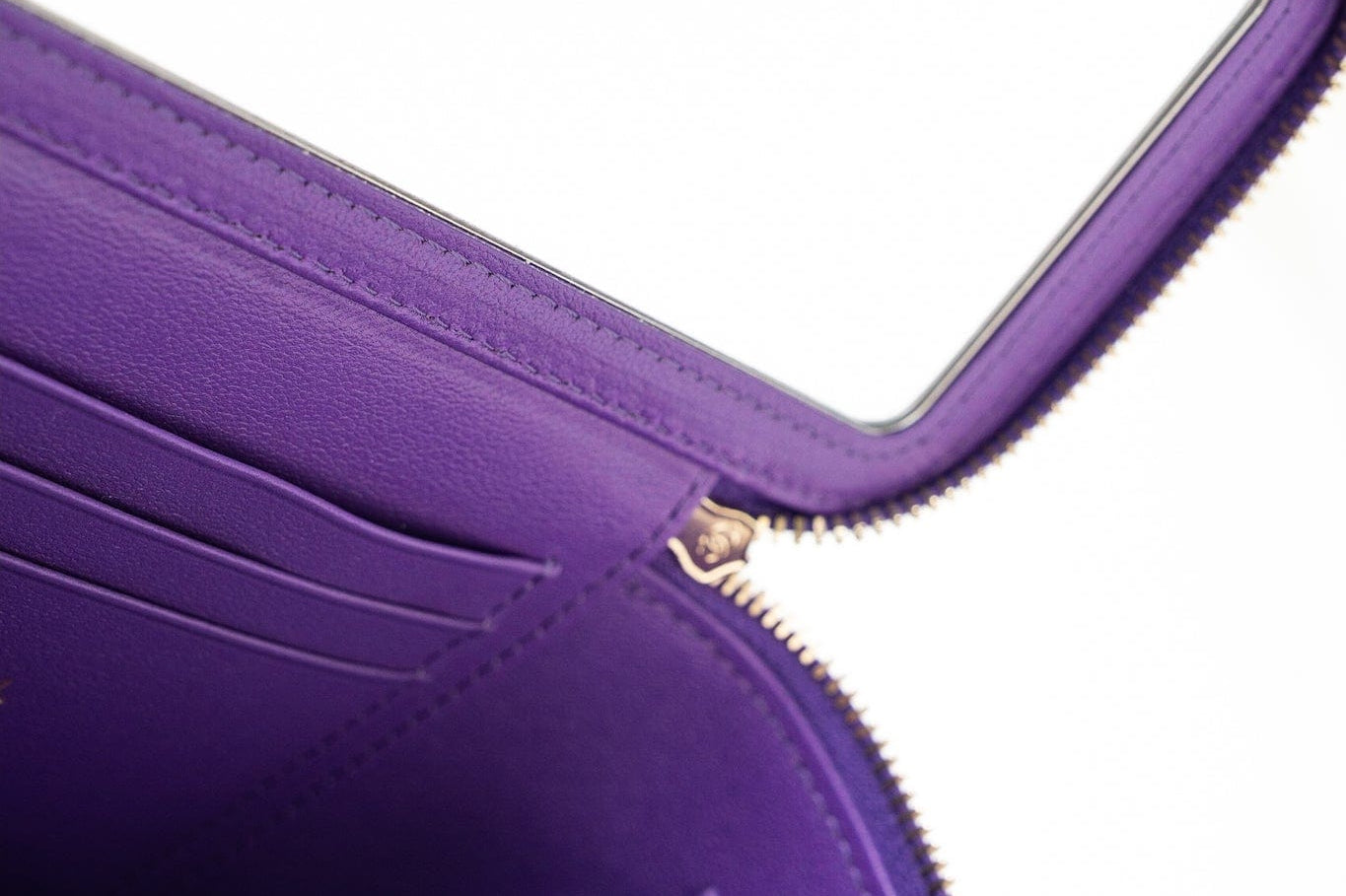 CHANEL Handbag 22A Purple Lambskin Quilted Vanity Case w/ Mirror Light Gold Hardware - Redeluxe