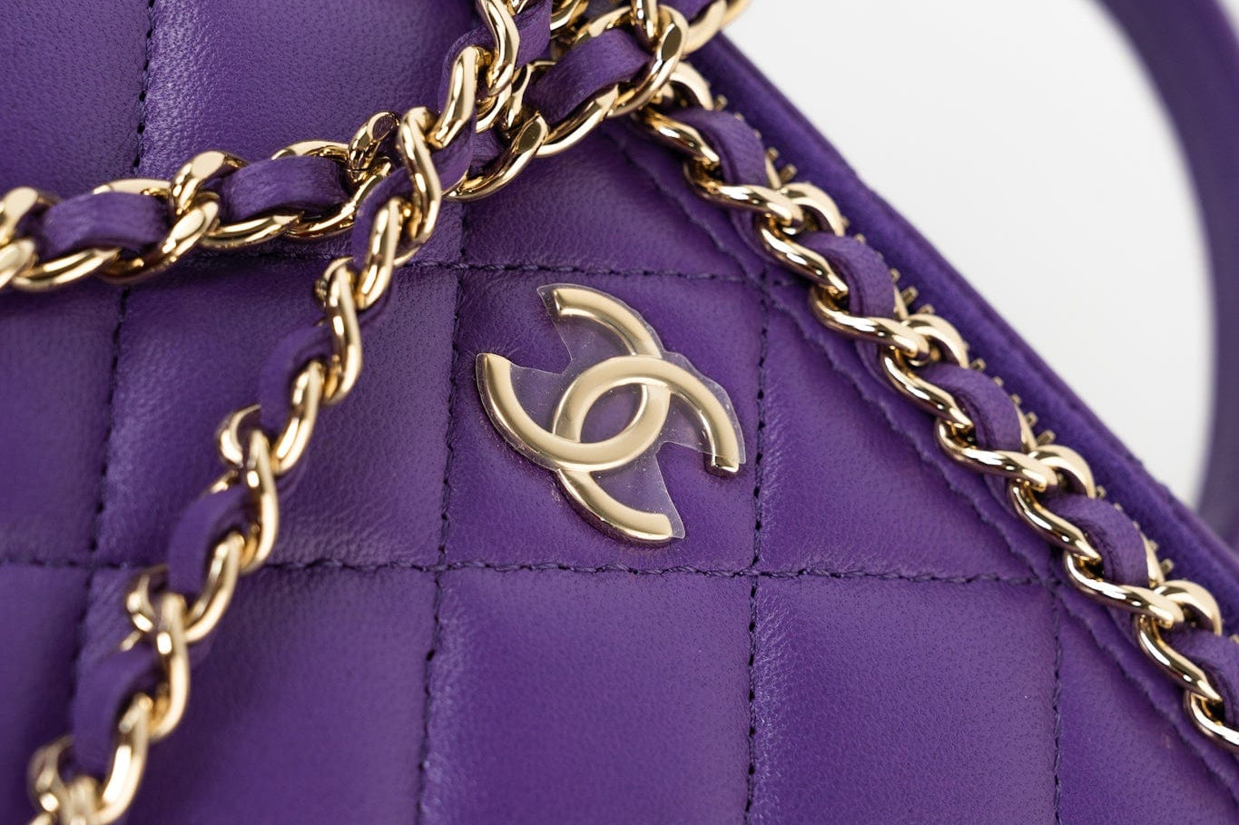CHANEL Handbag 22A Purple Lambskin Quilted Vanity Case w/ Mirror Light Gold Hardware - Redeluxe