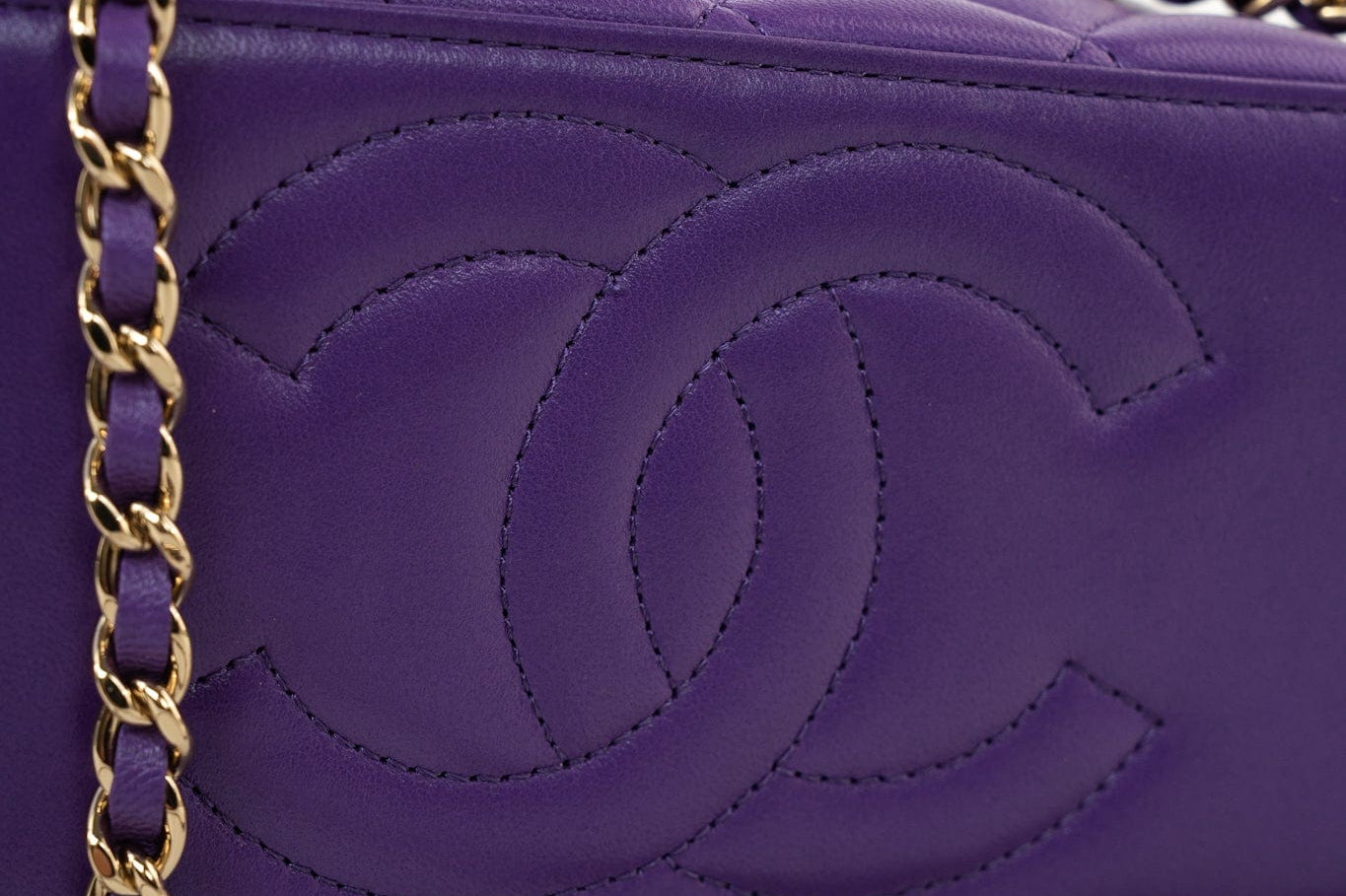 CHANEL Handbag 22A Purple Lambskin Quilted Vanity Case w/ Mirror Light Gold Hardware - Redeluxe