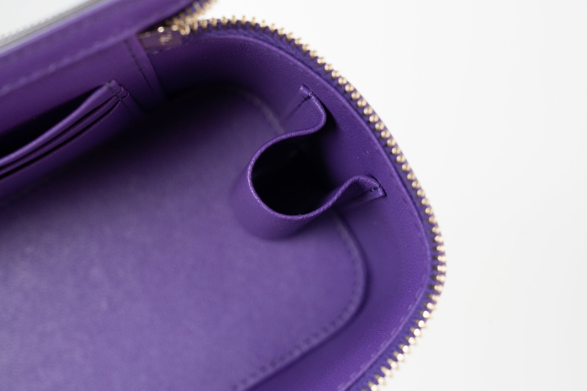 CHANEL Handbag 22A Purple Lambskin Quilted Vanity Case w/ Mirror Light Gold Hardware - Redeluxe