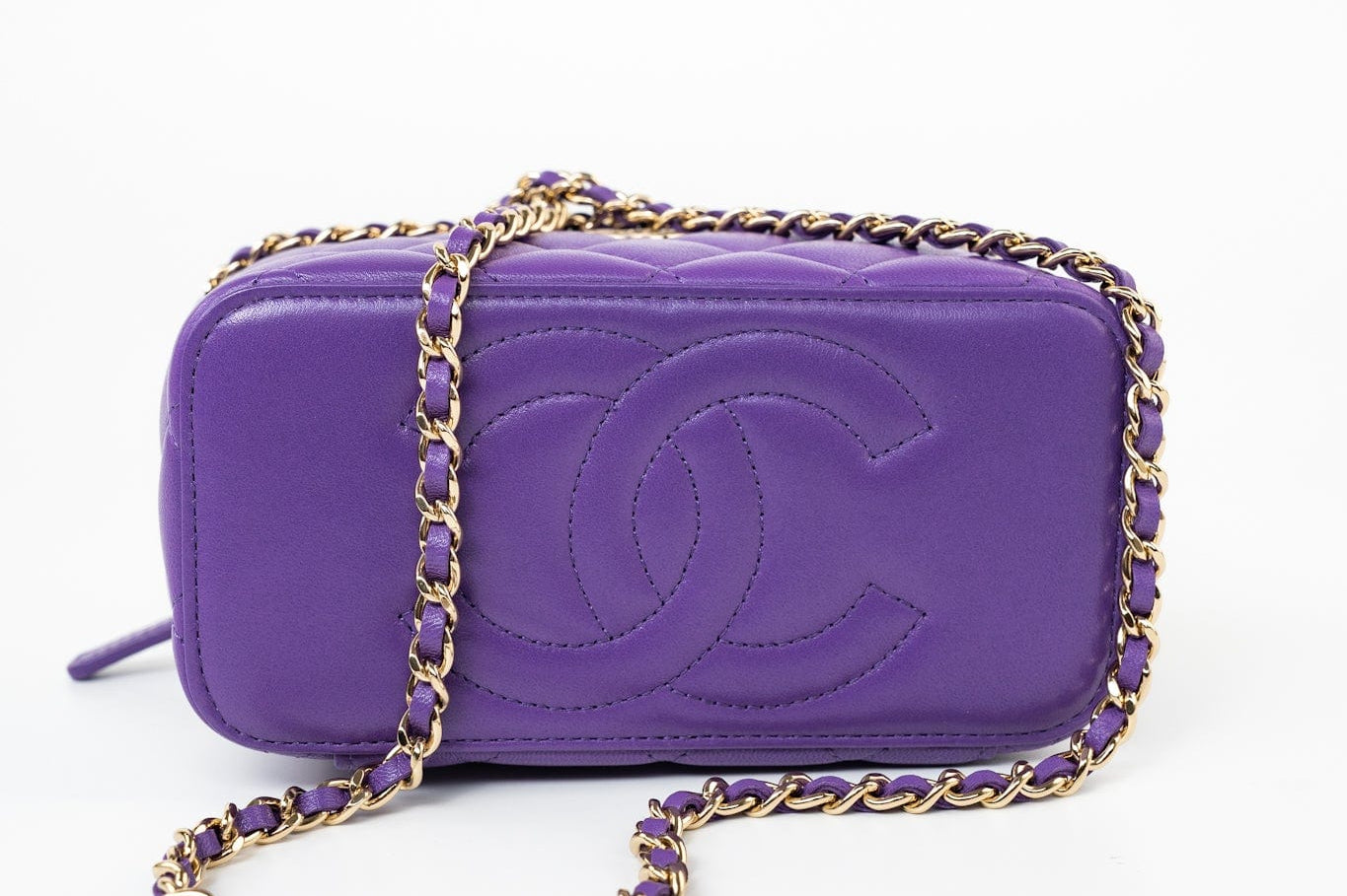 CHANEL Handbag 22A Purple Lambskin Quilted Vanity Case w/ Mirror Light Gold Hardware - Redeluxe