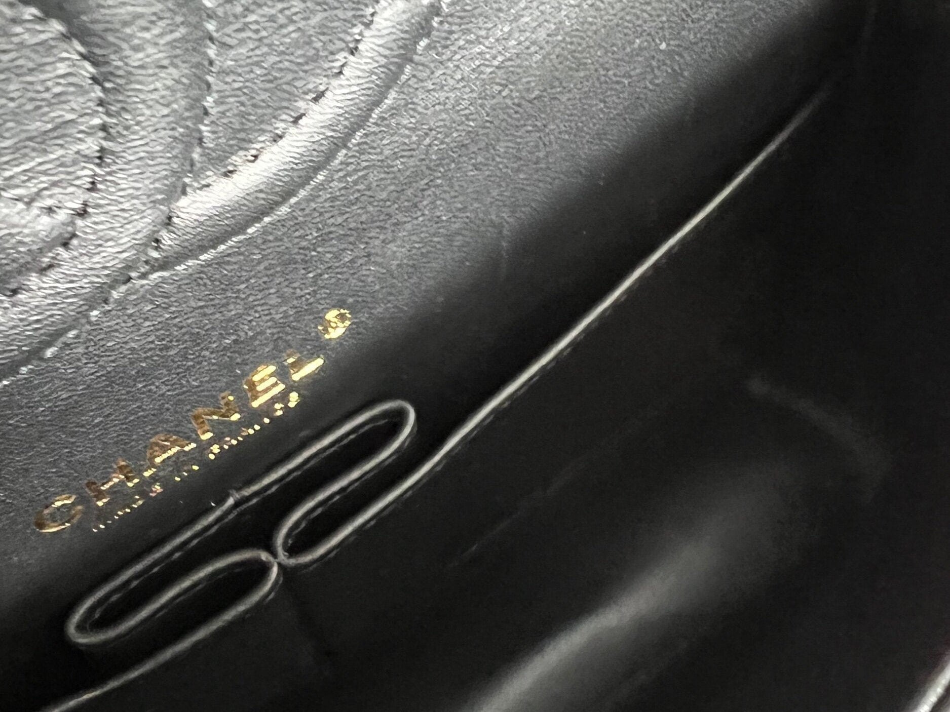 CHANEL Handbag 22C B&W Lambskin Quilted Classic Flap Medium LGHW - Redeluxe