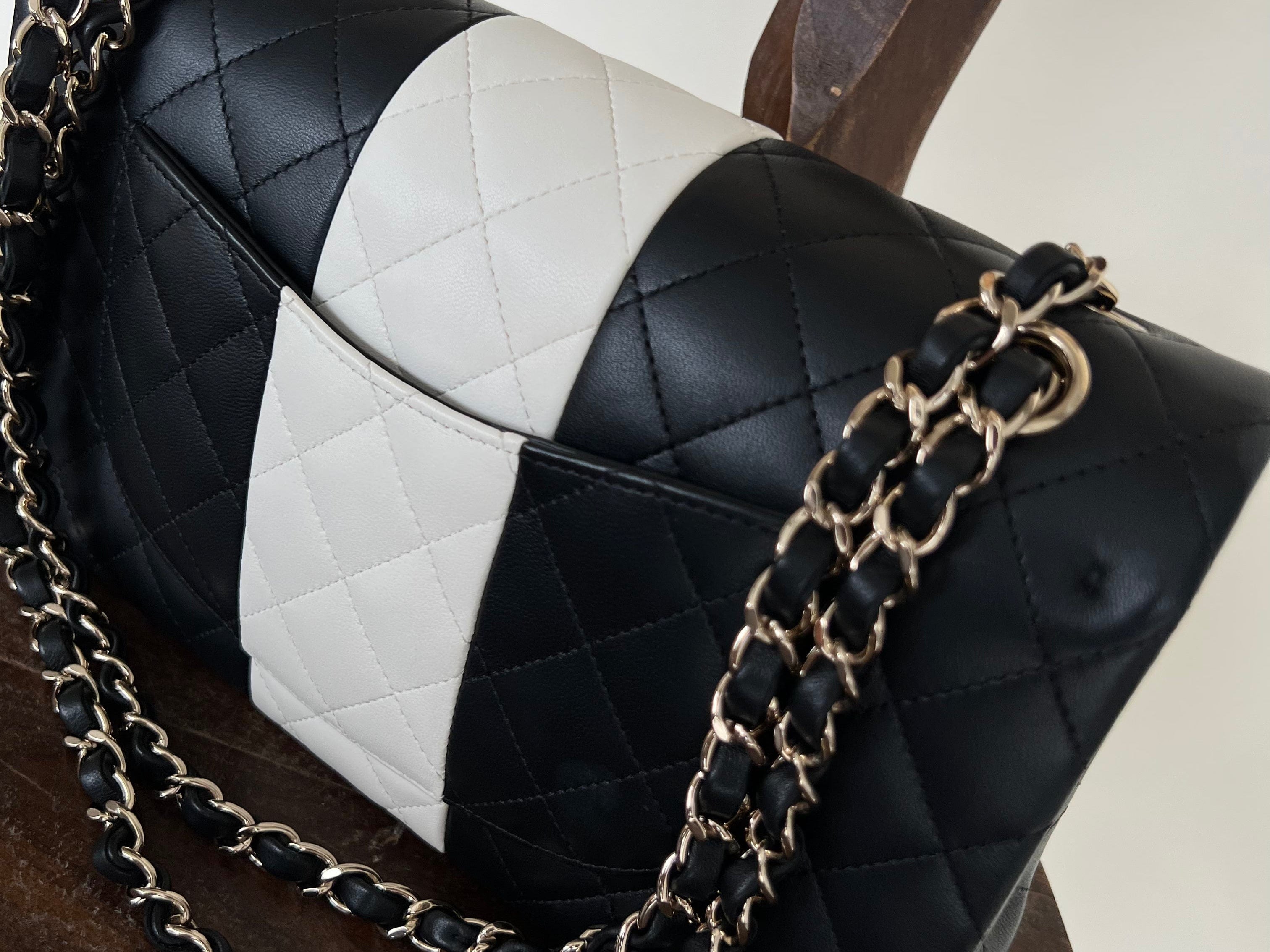 CHANEL Handbag 22C B&W Lambskin Quilted Classic Flap Medium LGHW - Redeluxe