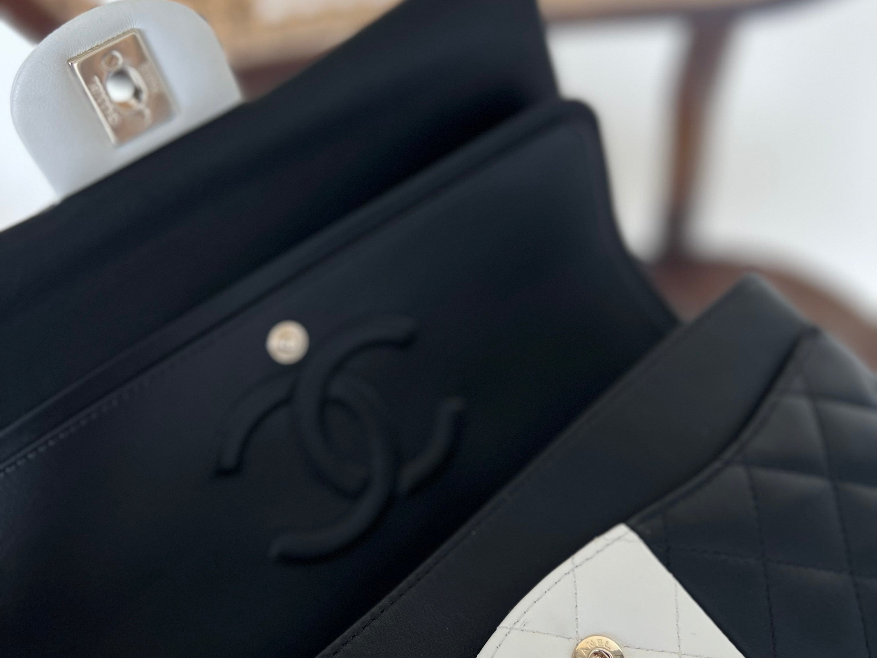 CHANEL Handbag 22C B&W Lambskin Quilted Classic Flap Medium LGHW - Redeluxe