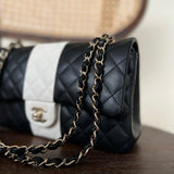 CHANEL Handbag 22C B&W Lambskin Quilted Classic Flap Medium LGHW - Redeluxe
