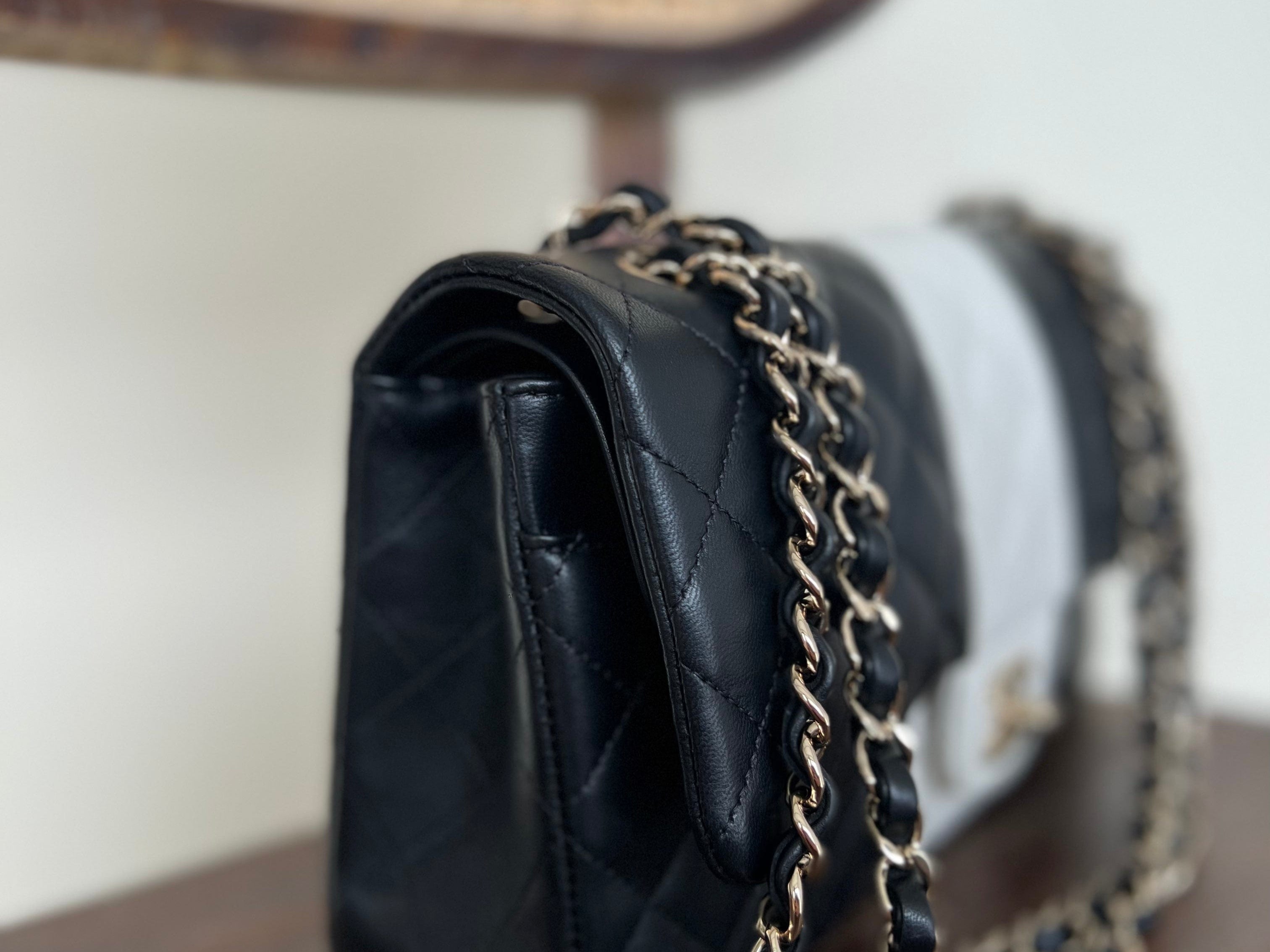 CHANEL Handbag 22C B&W Lambskin Quilted Classic Flap Medium LGHW - Redeluxe