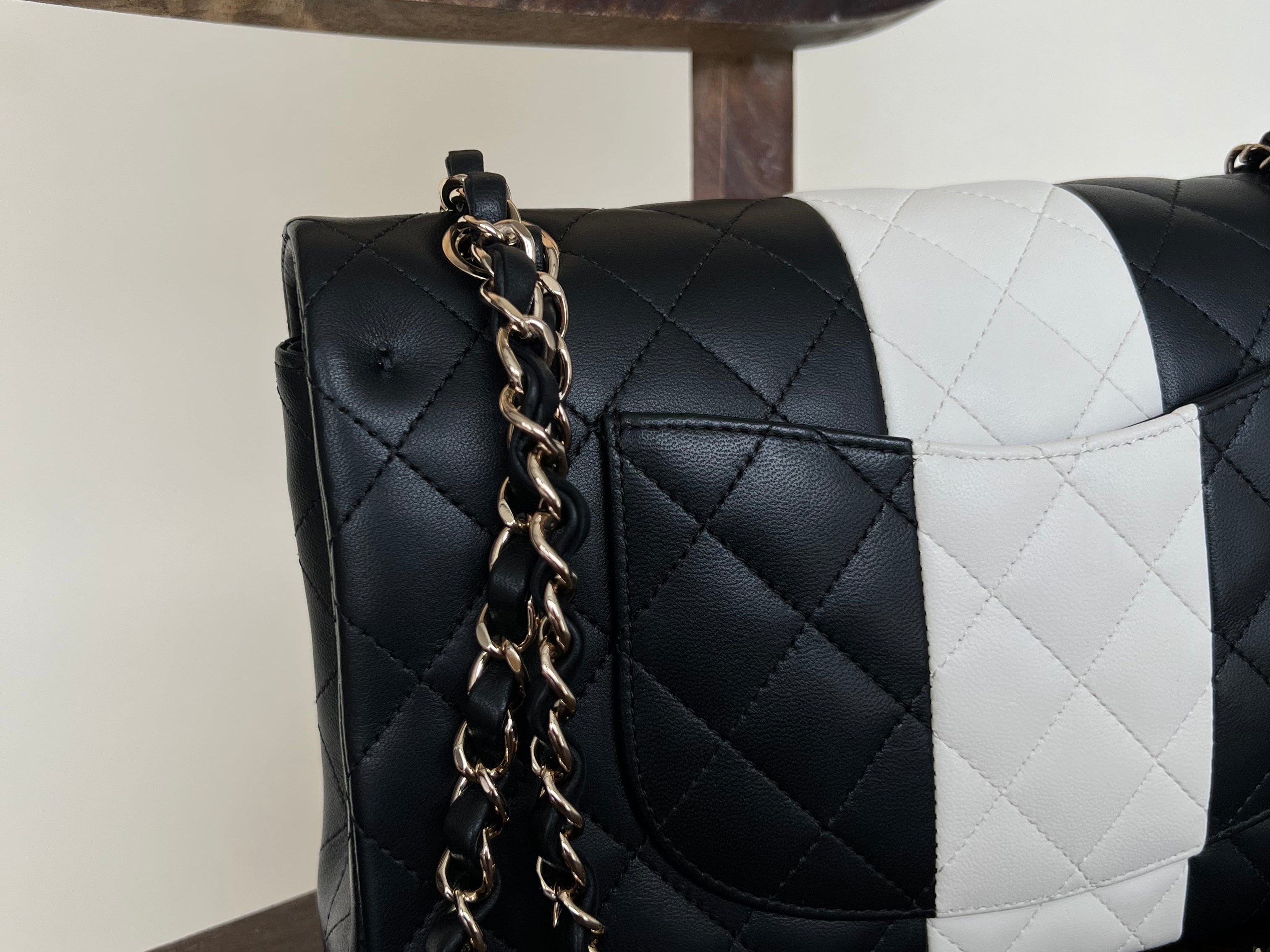 CHANEL Handbag 22C B&W Lambskin Quilted Classic Flap Medium LGHW - Redeluxe