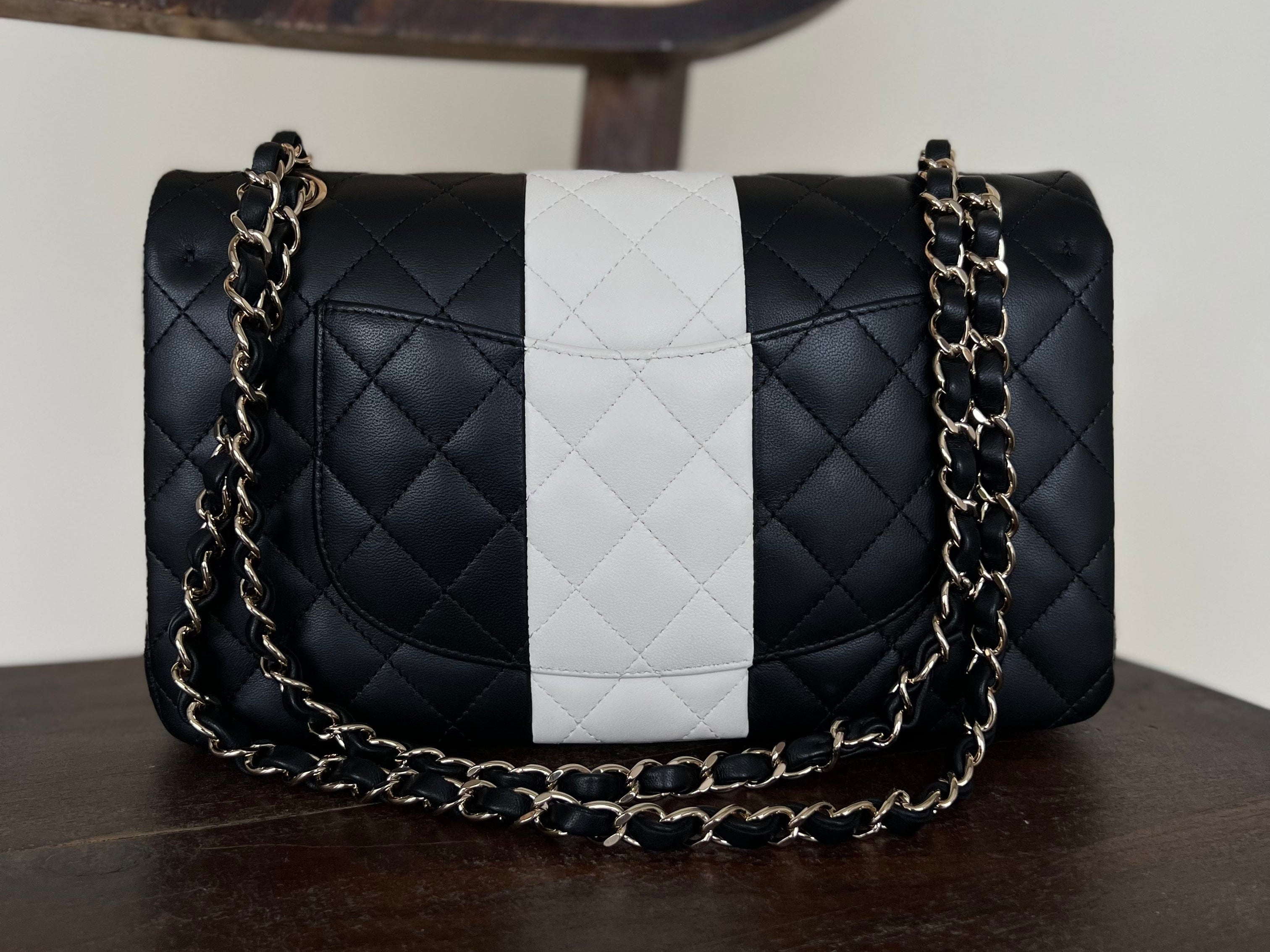 CHANEL Handbag 22C B&W Lambskin Quilted Classic Flap Medium LGHW - Redeluxe