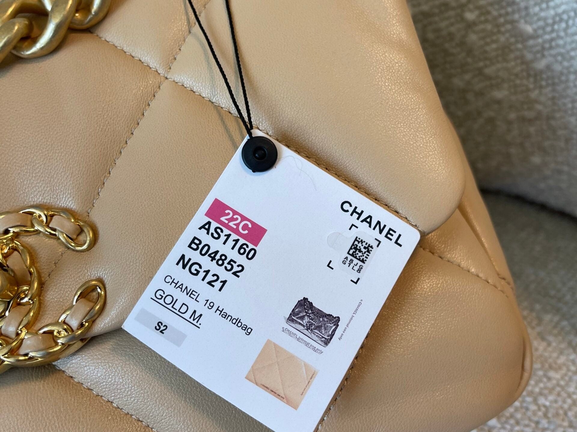 CHANEL Handbag 22C Beige Clair 19 Flap Small MHW - Redeluxe