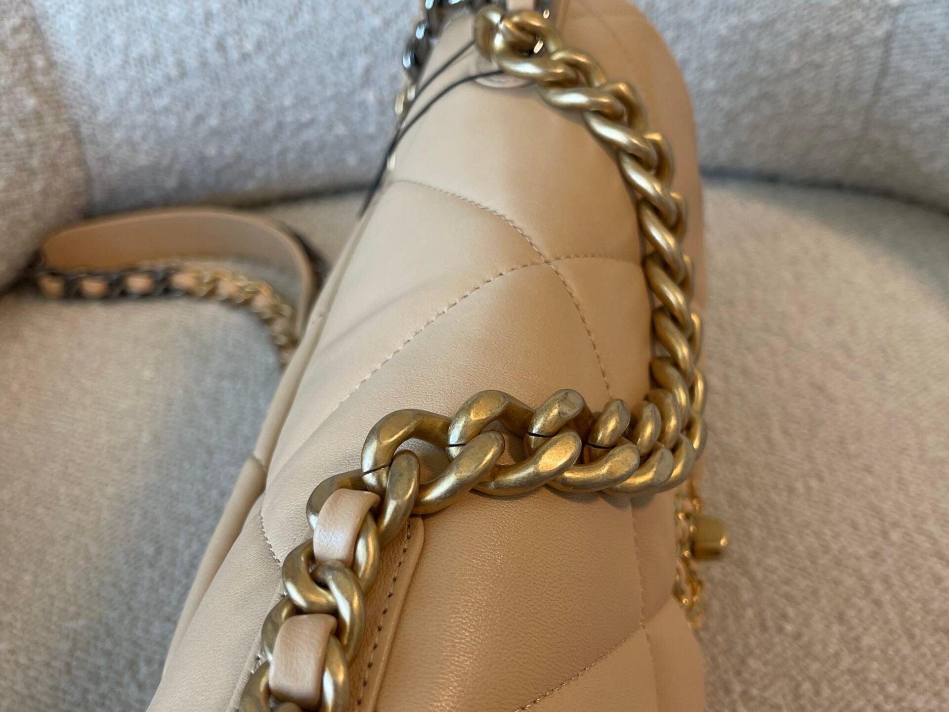 CHANEL Handbag 22C Beige Clair 19 Flap Small MHW - Redeluxe