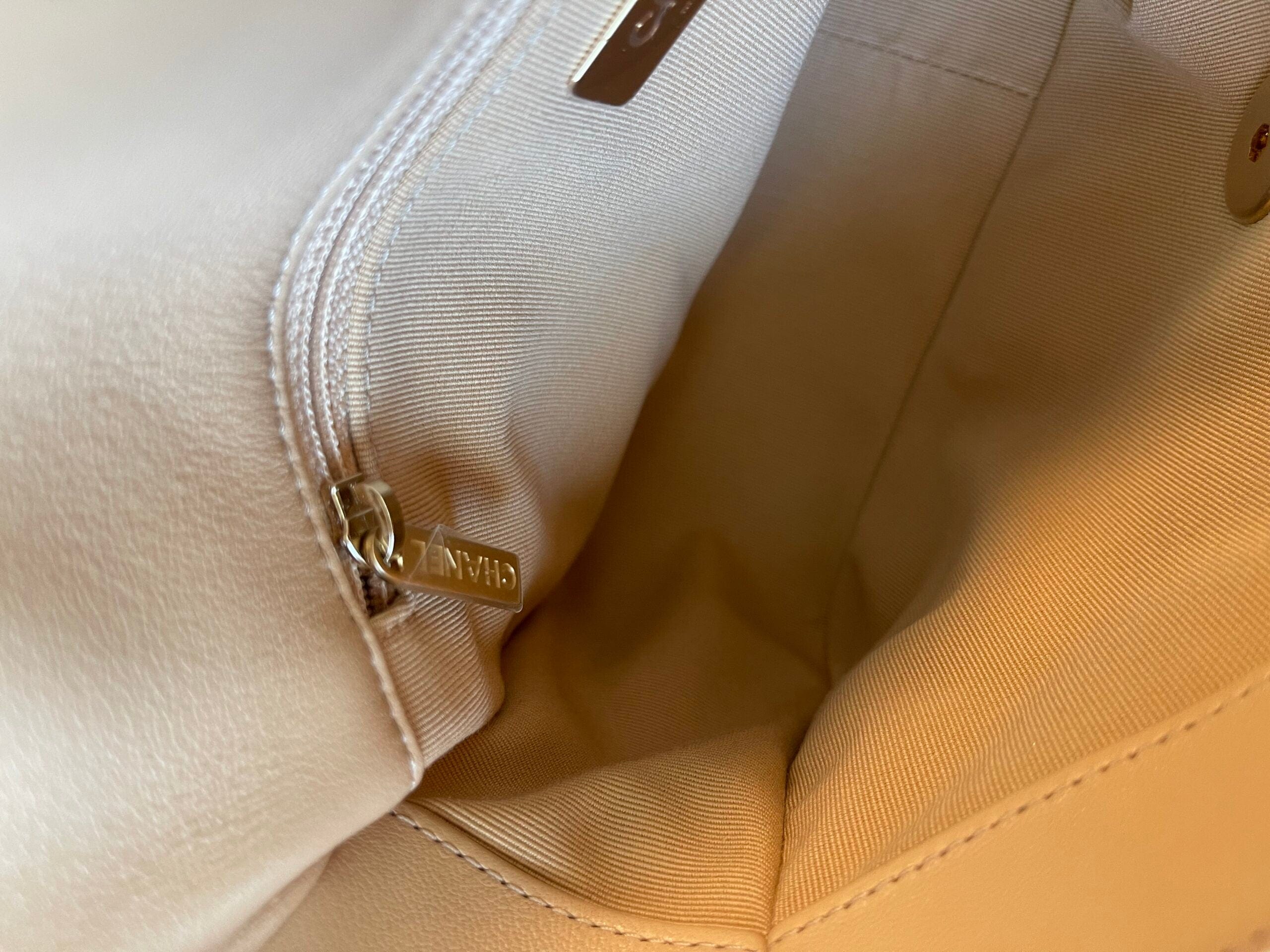 CHANEL Handbag 22C Beige Clair 19 Flap Small MHW - Redeluxe