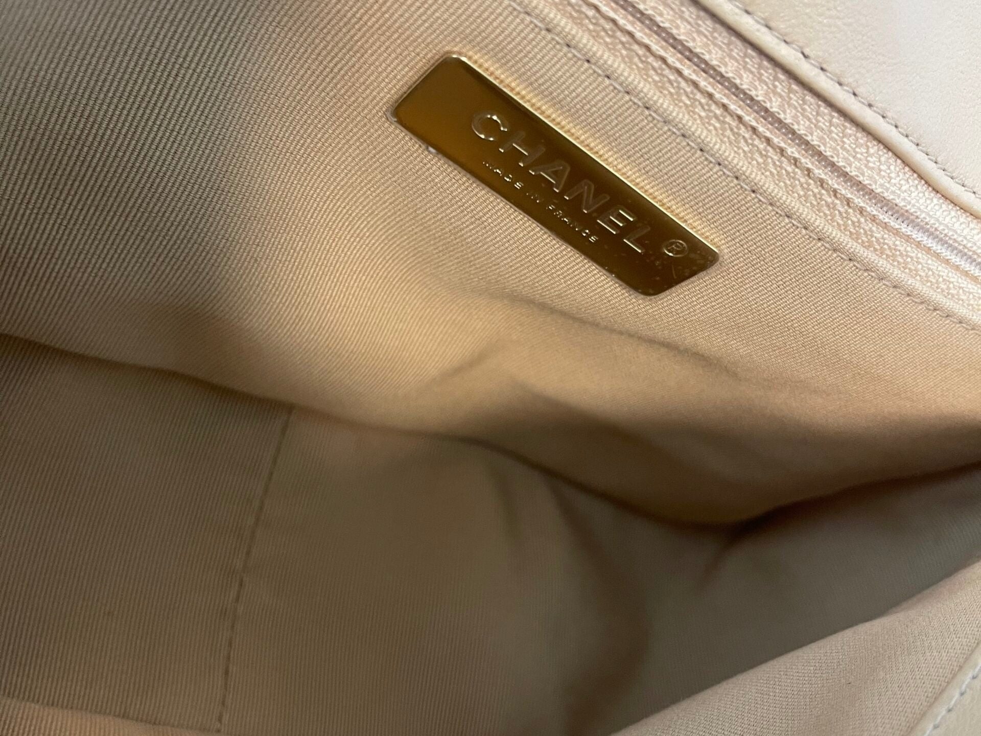 CHANEL Handbag 22C Beige Clair 19 Flap Small MHW - Redeluxe