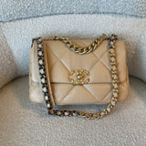 CHANEL Handbag 22C Beige Clair 19 Flap Small MHW - Redeluxe