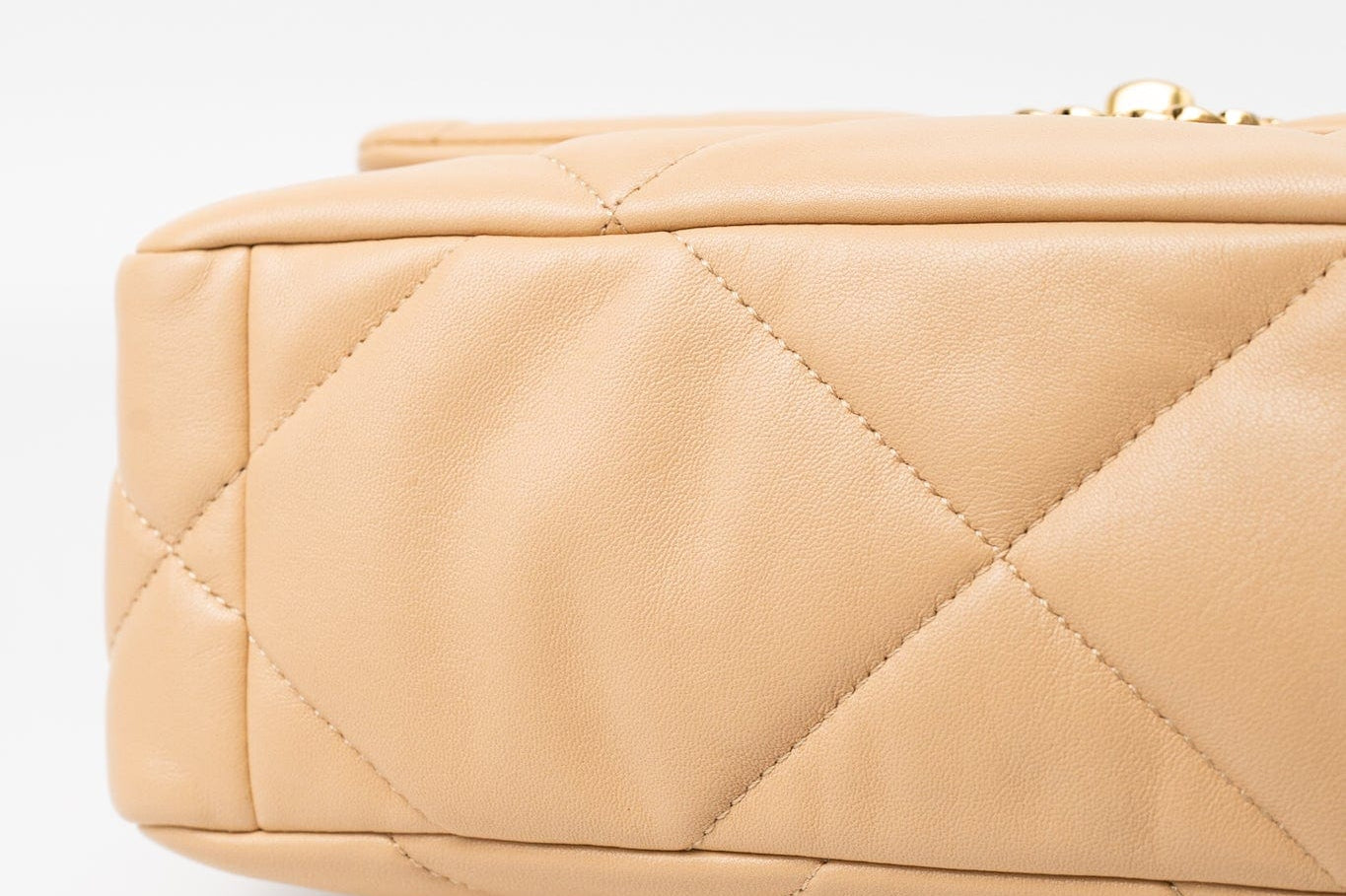 CHANEL Handbag 22C Beige Lambskin Quilted 19 Flap Small Mixed Hardware - Redeluxe