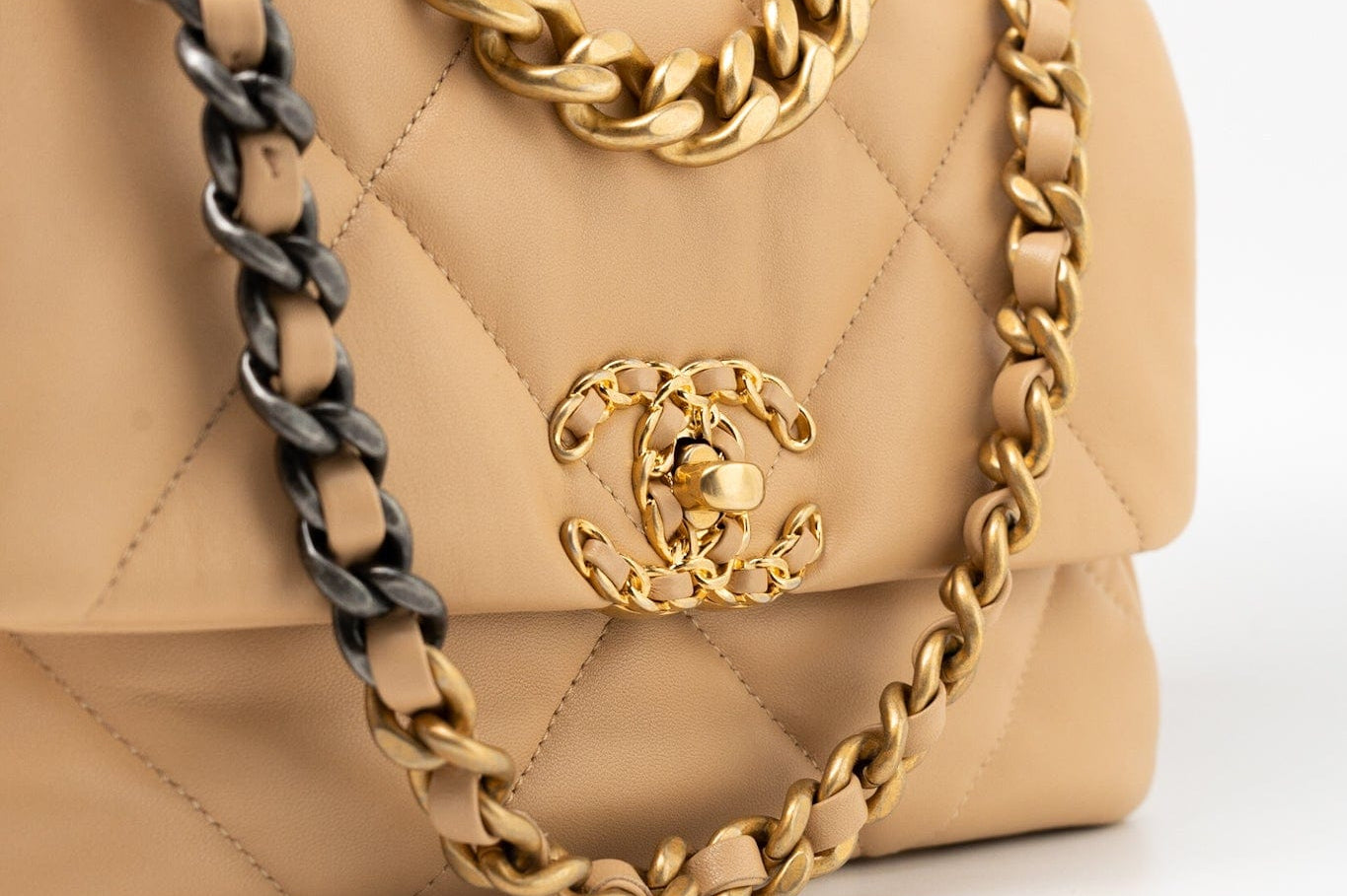 CHANEL Handbag 22C Beige Lambskin Quilted 19 Flap Small Mixed Hardware - Redeluxe