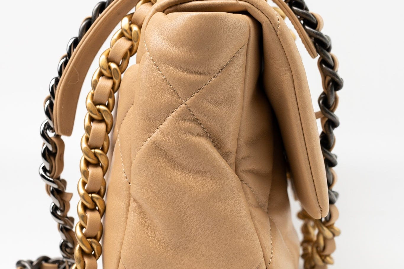 CHANEL Handbag 22C Beige Lambskin Quilted 19 Flap Small Mixed Hardware - Redeluxe