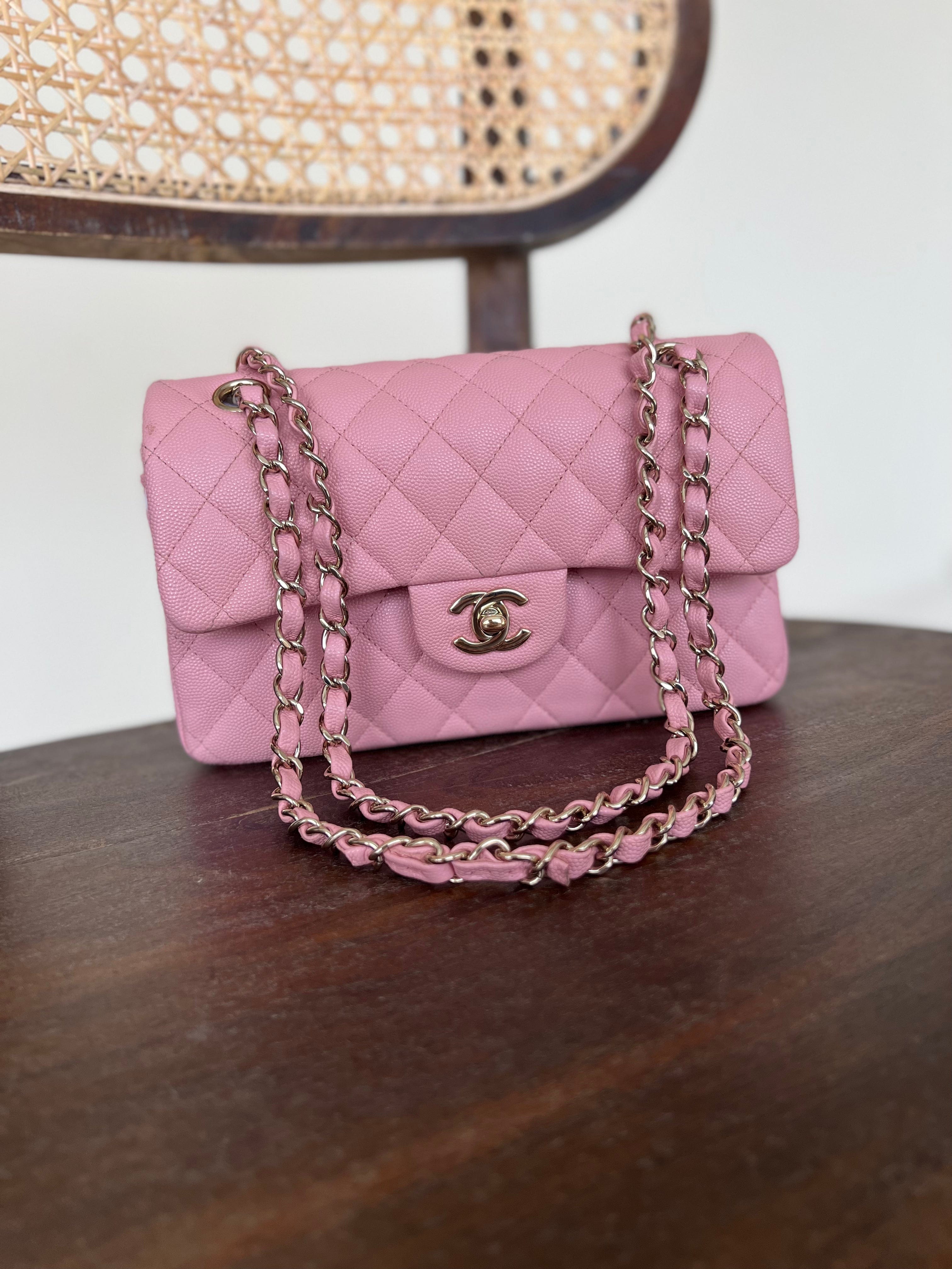 22C Sakura Pink Caviar Quilted Classic Flap Small LGHW – REDELUXE 22C Sakura Pink Caviar Quilted Classic Flap Small LGHW – REDELUXE