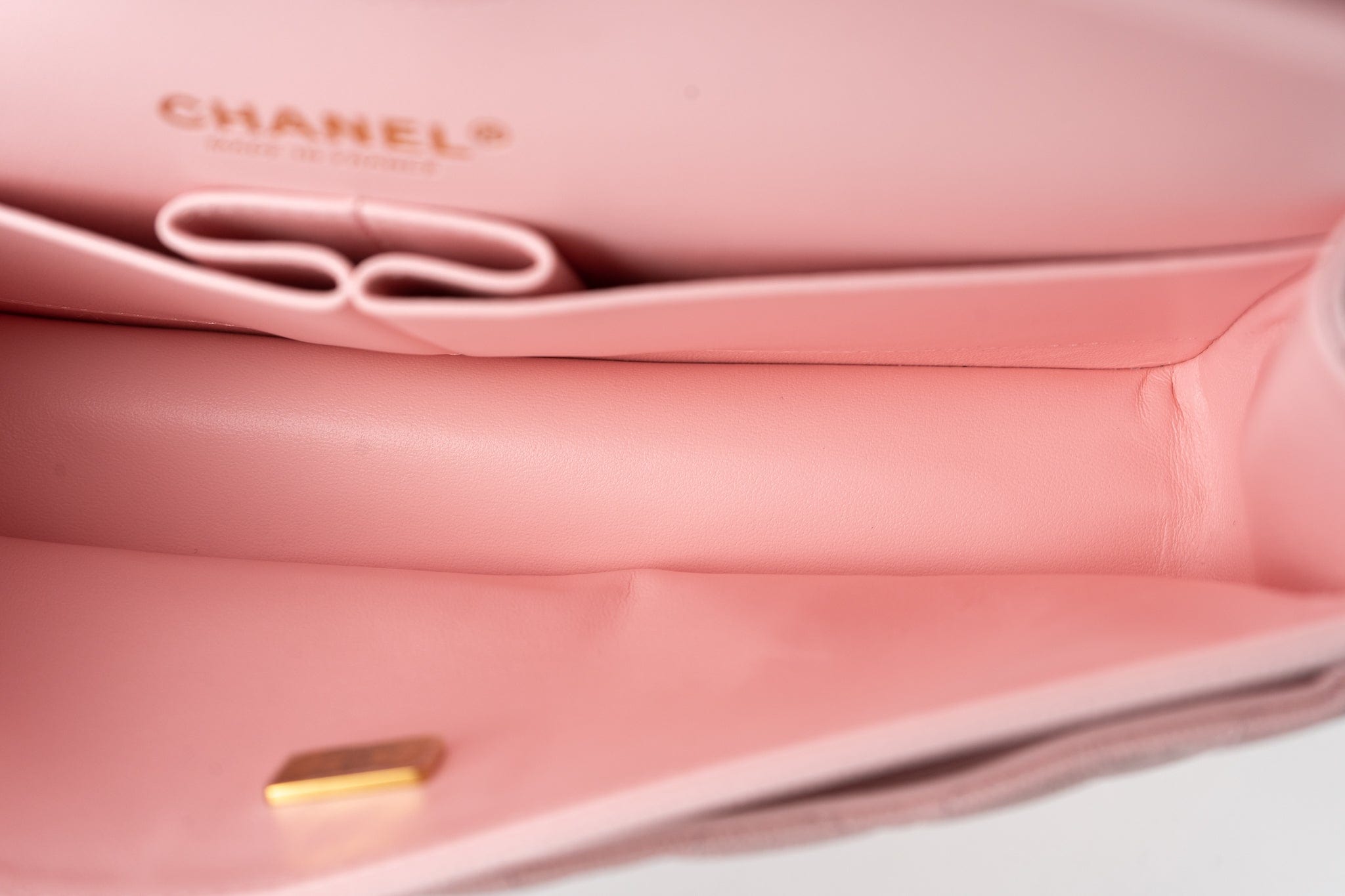 CHANEL Handbag 22S Light Pink Caviar Quilted Classic Flap Medium LGHW - Redeluxe