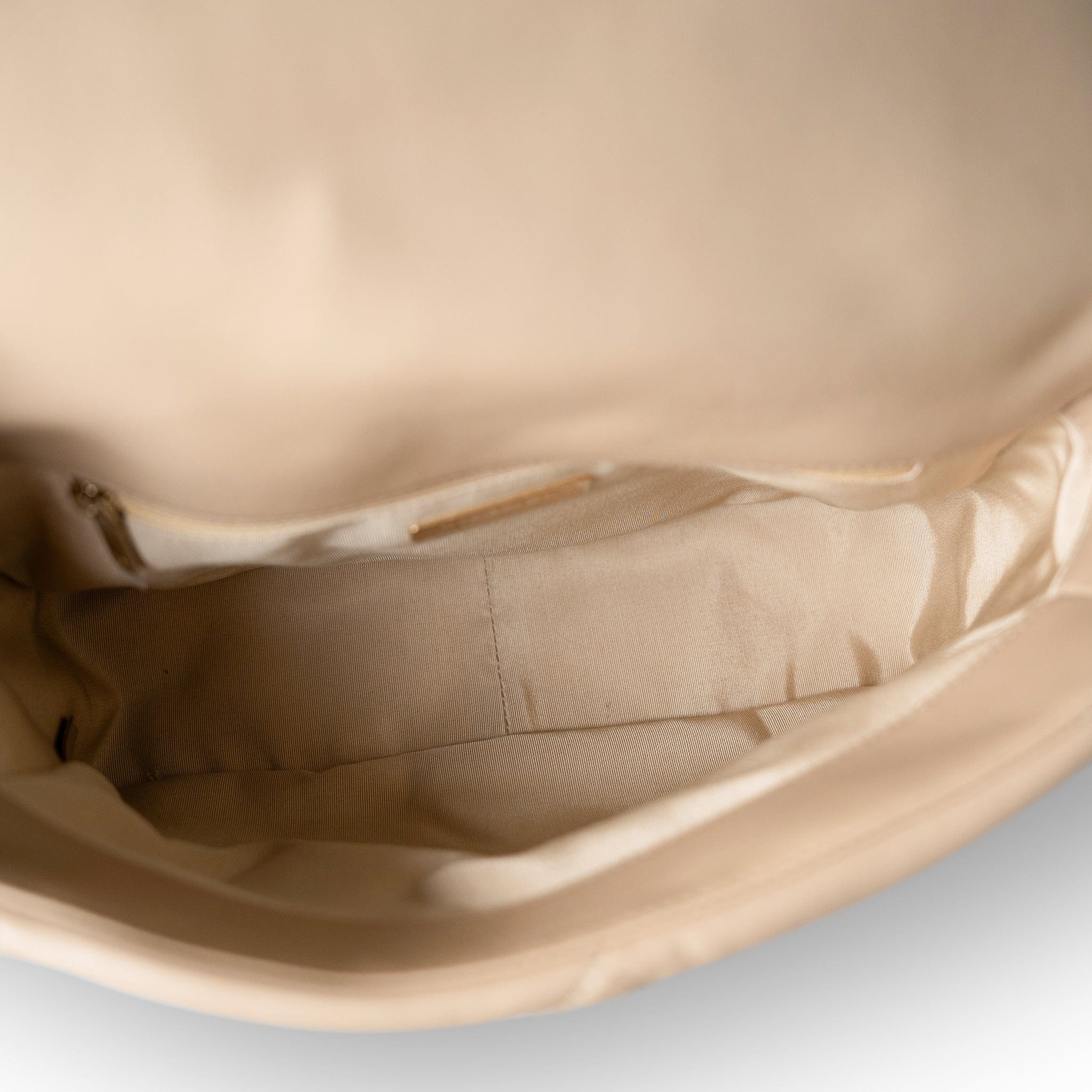 CHANEL Handbag beige 21S Dark Beige Lambskin Quilted 19 Flap Medium/Large - Redeluxe