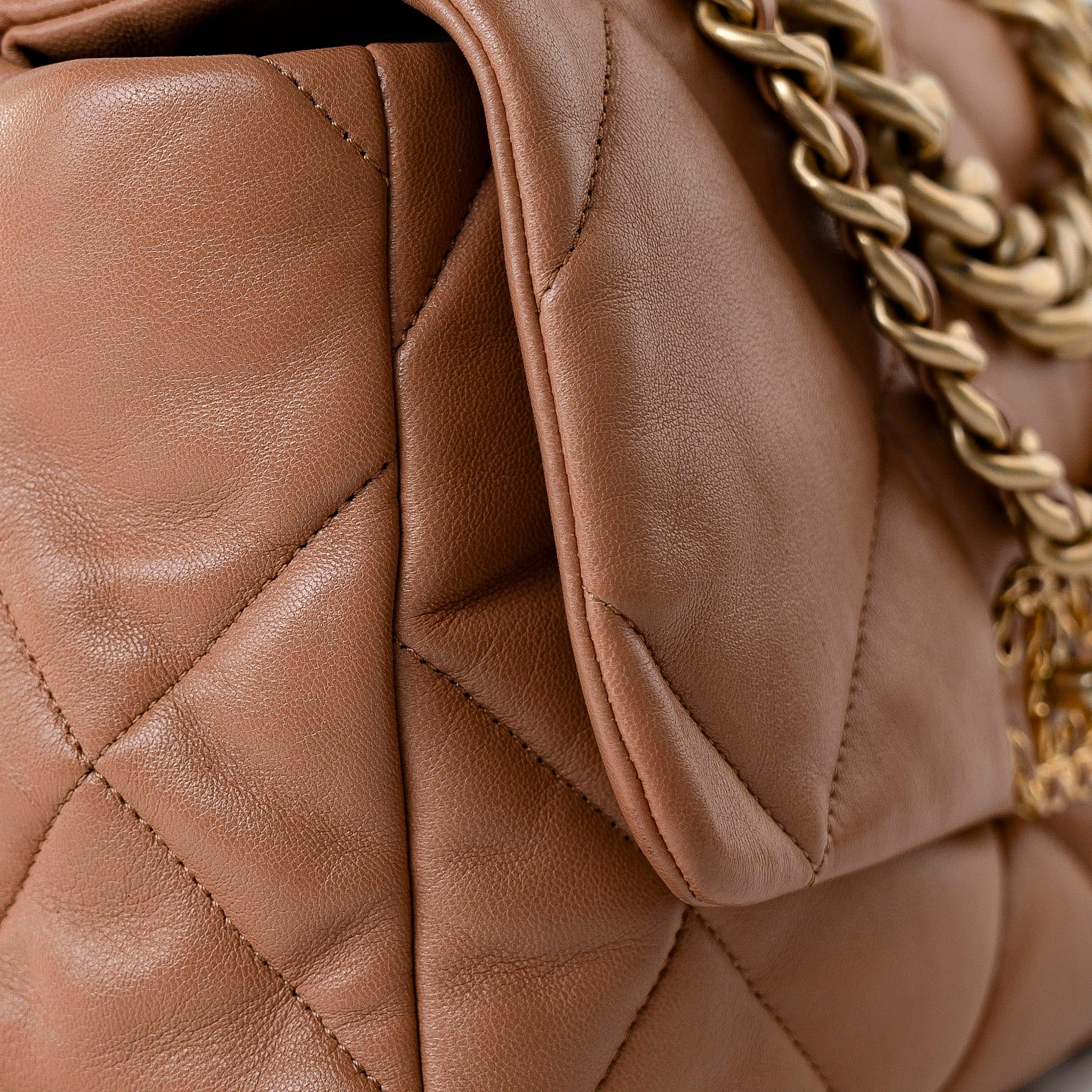 CHANEL Handbag Brown 21P Large Caramel Lambskin Quilted 19 Flap Mixed Hardware - Redeluxe