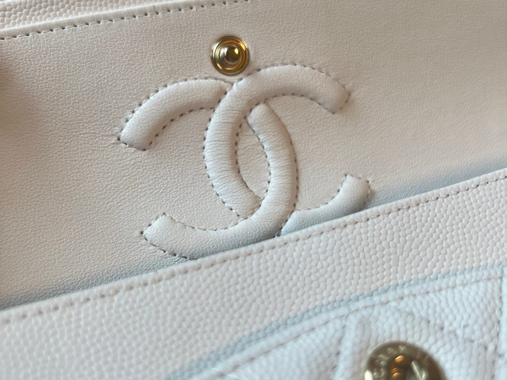 CHANEL Handbag Chanel 21A White Caviar Quilted Classic Flap Small LGHW - Redeluxe