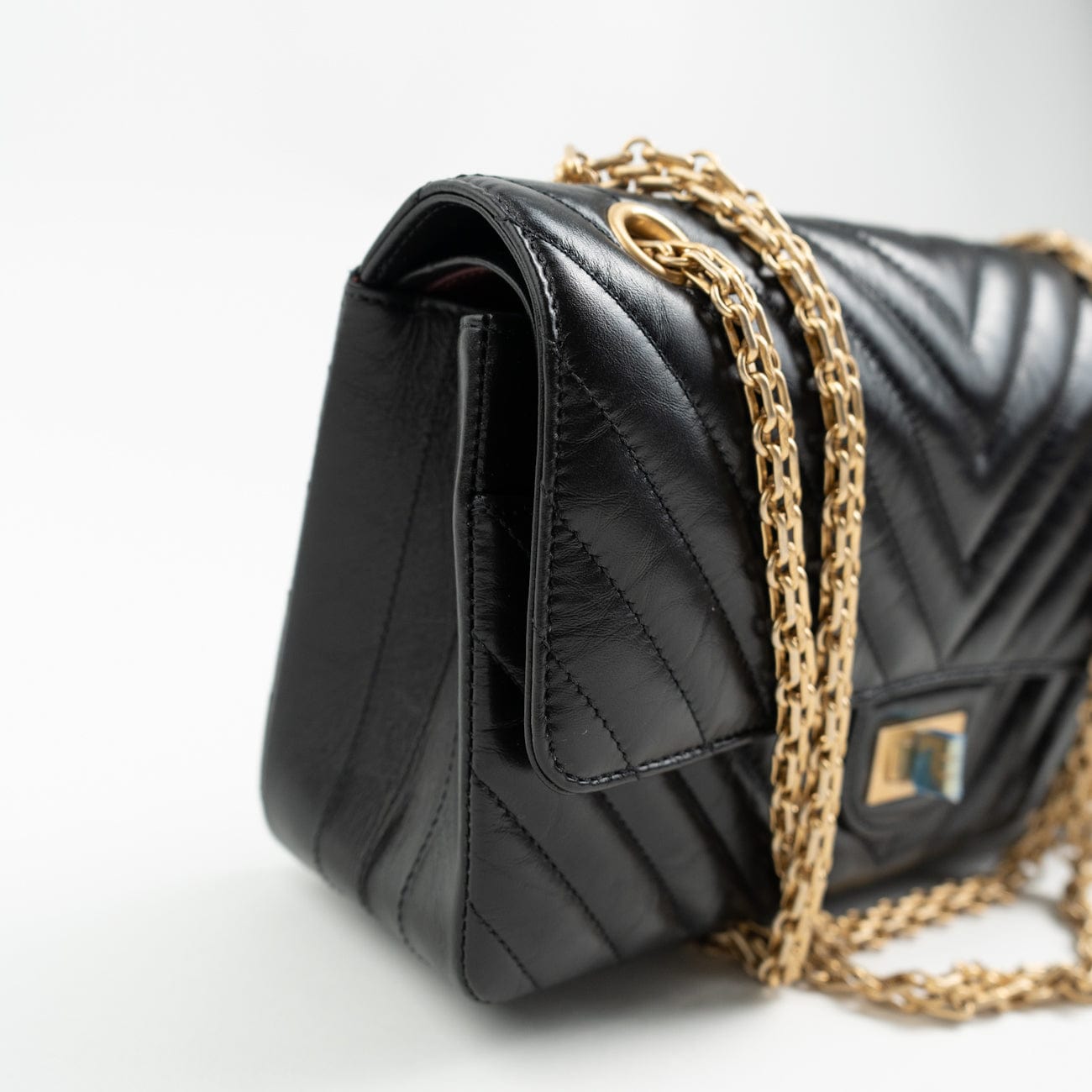CHANEL Handbag Chanel 21K Reissue 2.55 Black Chevron Aged Calfskin Quilted 225 (Medium) AGHW - Redeluxe