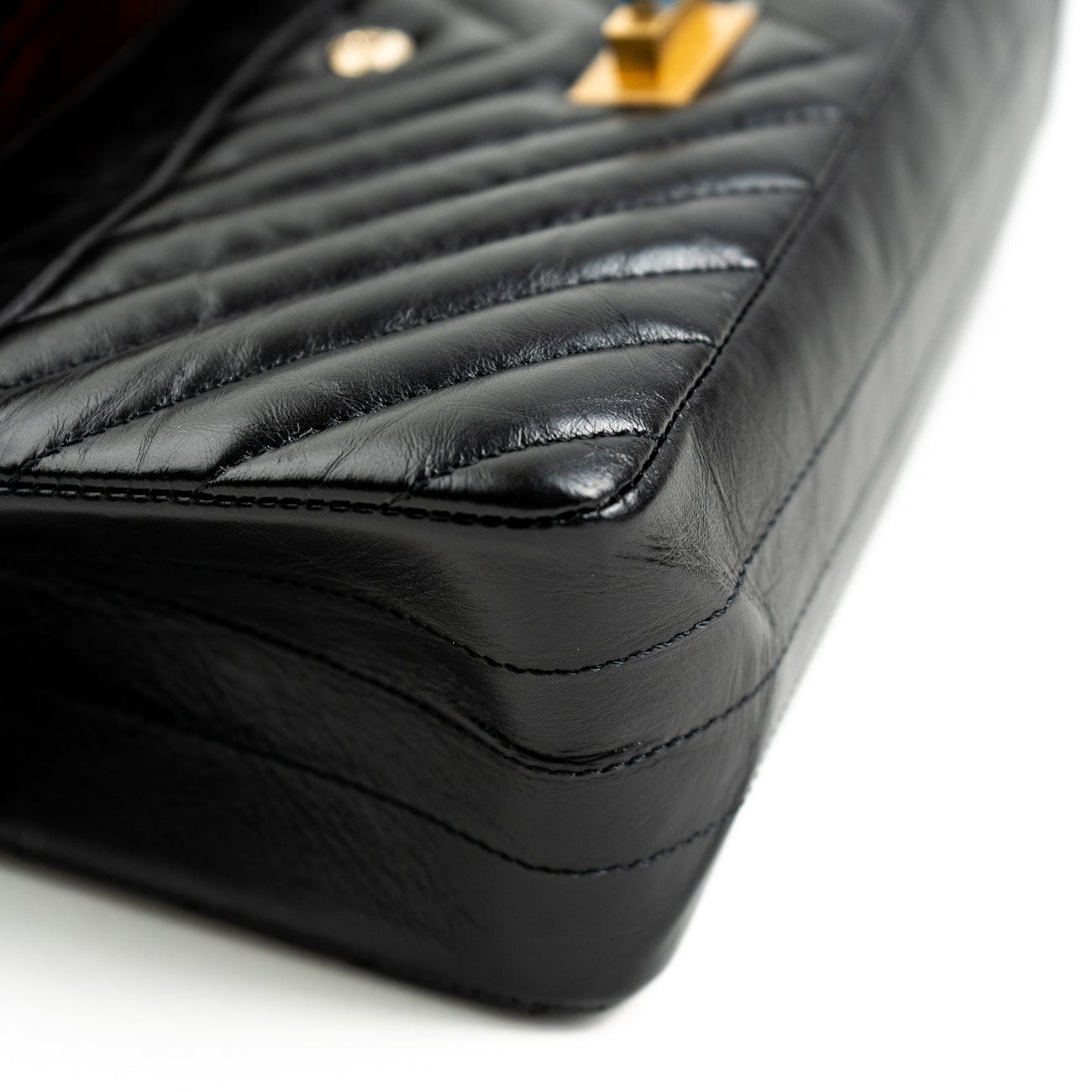 CHANEL Handbag Chanel 21K Reissue 2.55 Black Chevron Aged Calfskin Quilted 225 (Medium) AGHW - Redeluxe