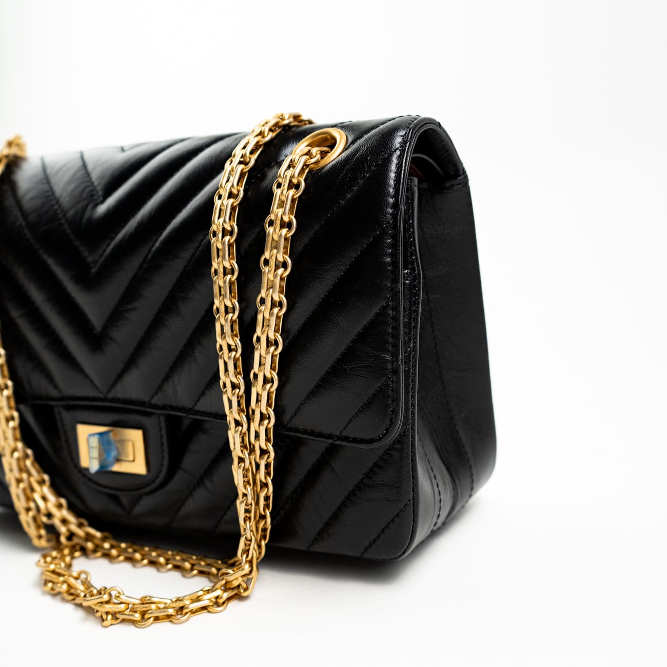CHANEL Handbag Chanel 21K Reissue 2.55 Black Chevron Aged Calfskin Quilted 225 (Medium) AGHW - Redeluxe
