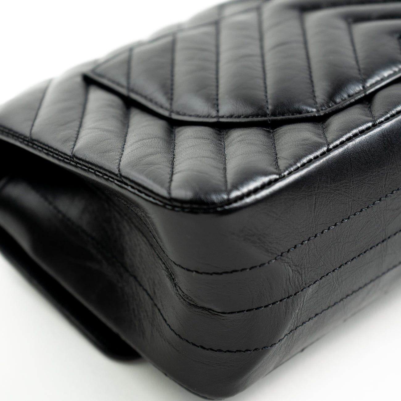 CHANEL Handbag Chanel 21K Reissue 2.55 Black Chevron Aged Calfskin Quilted 225 (Medium) AGHW - Redeluxe
