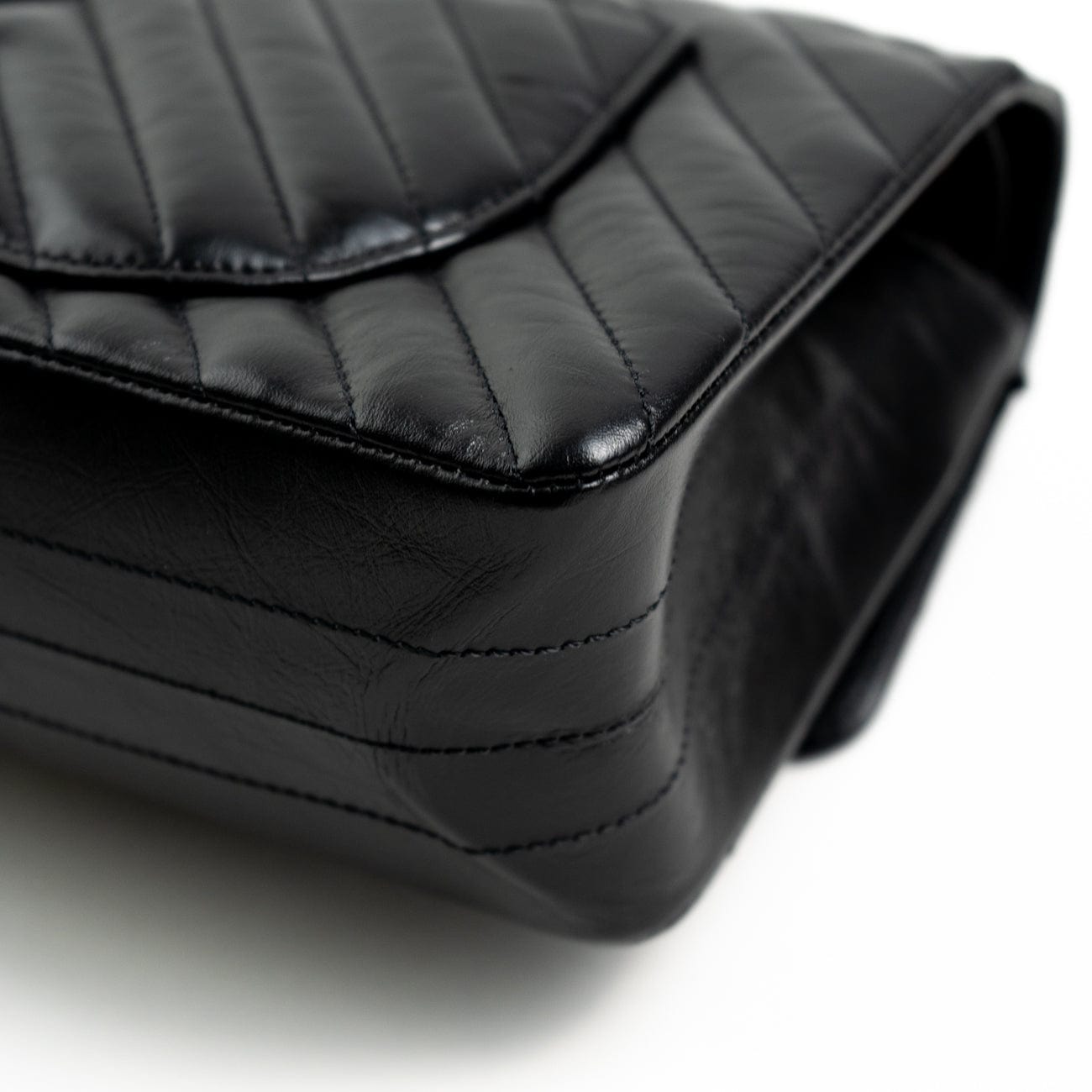 CHANEL Handbag Chanel 21K Reissue 2.55 Black Chevron Aged Calfskin Quilted 225 (Medium) AGHW - Redeluxe