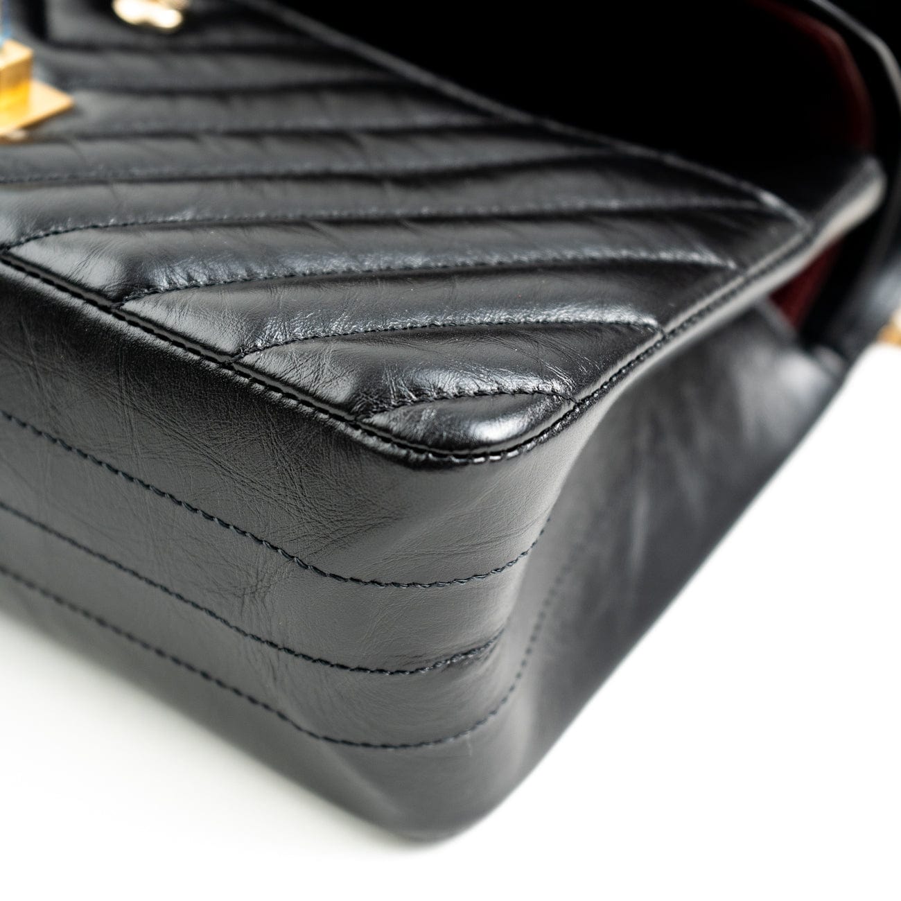 CHANEL Handbag Chanel 21K Reissue 2.55 Black Chevron Aged Calfskin Quilted 225 (Medium) AGHW - Redeluxe
