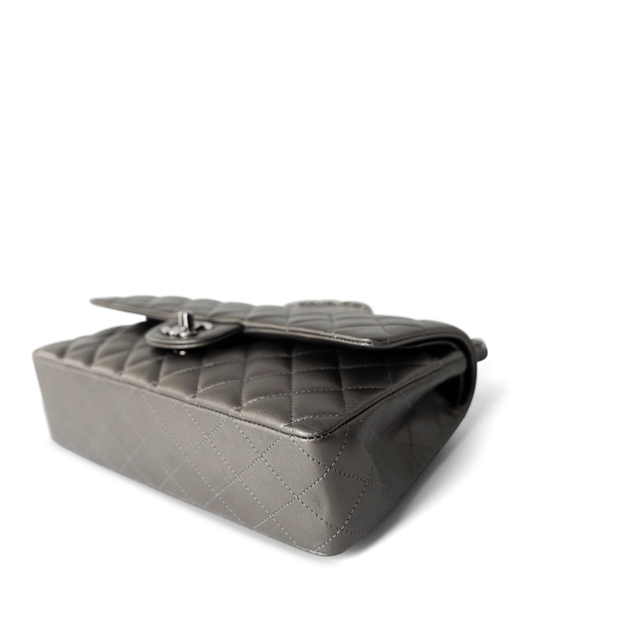 CHANEL Handbag Classic flap / Grey 21B Metallic Ruthenium Lambskin Quilted Classic Flap Medium Ruthenium Hardware - Redeluxe