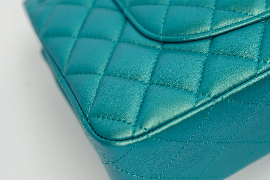 CHANEL Handbag Green 21S Iridescent Green Lambskin Quilted Classic Flap Medium LGHW - Redeluxe
