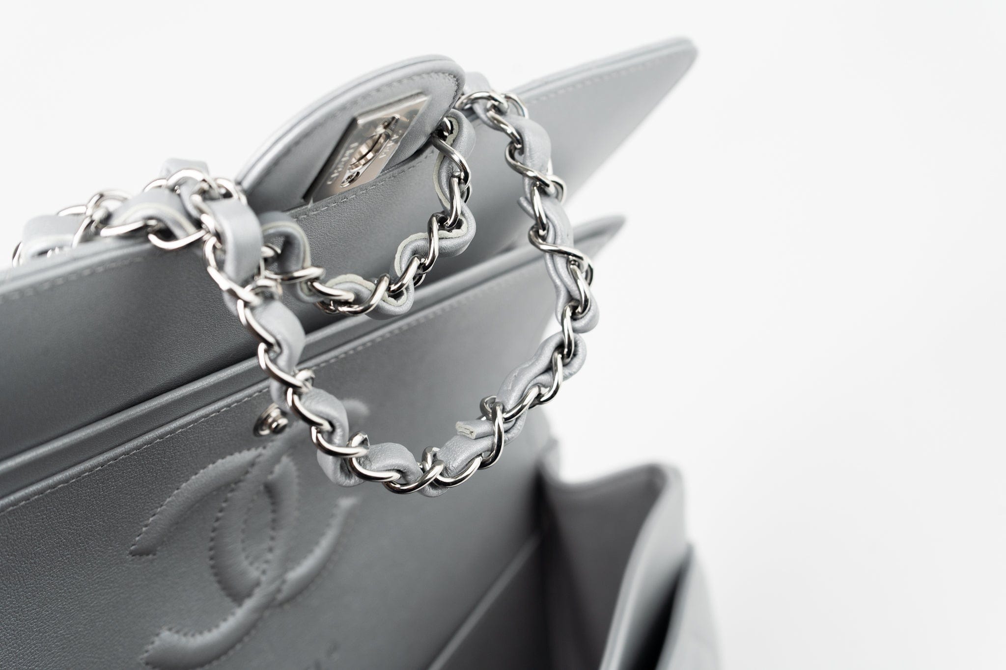 CHANEL Handbag Grey 23P Metallic Silver Lambskin Quilted Classic Flap Medium SHW Edge Stitching - Redeluxe