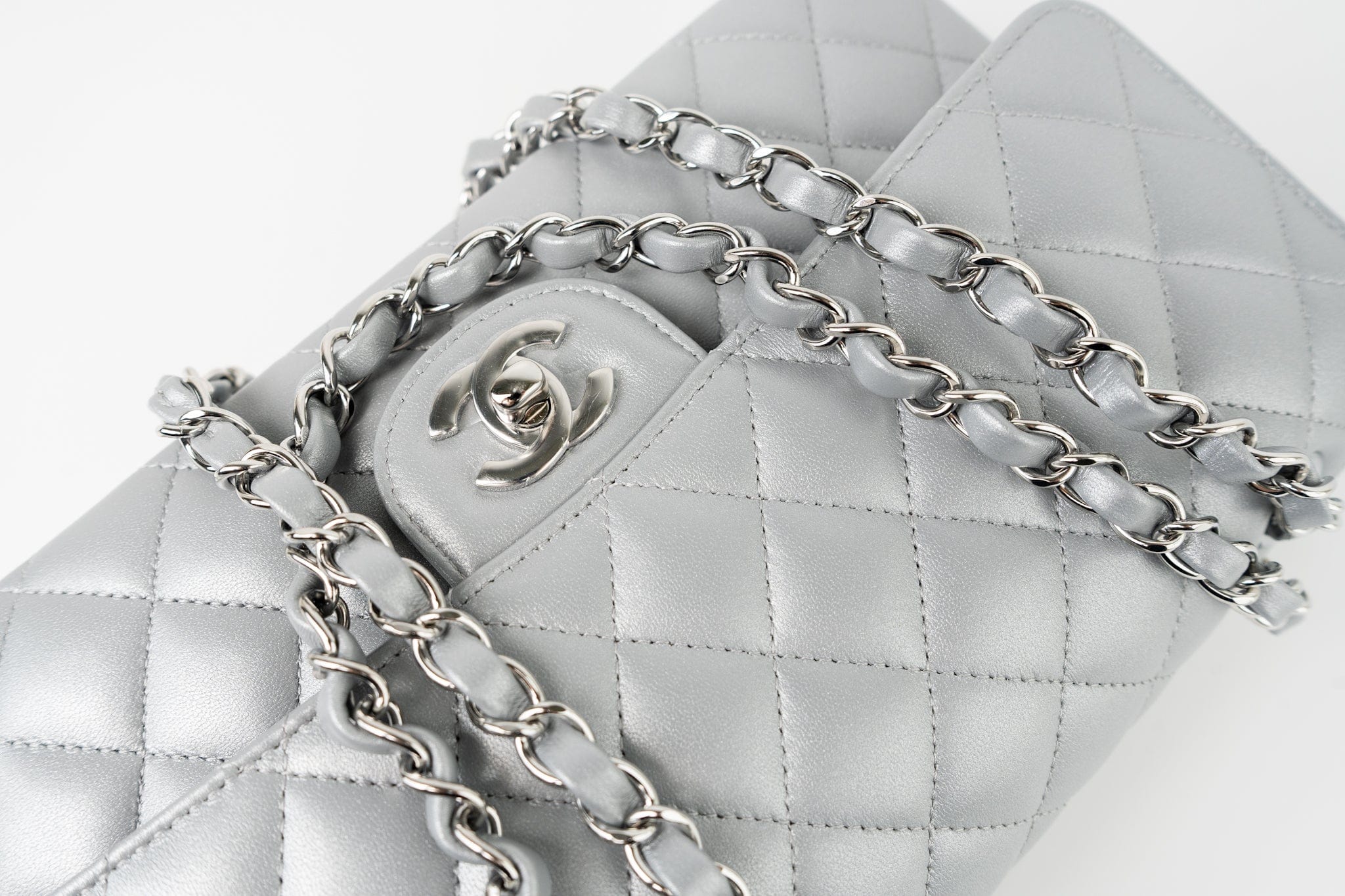 CHANEL Handbag Grey 23P Metallic Silver Lambskin Quilted Classic Flap Medium SHW Edge Stitching - Redeluxe