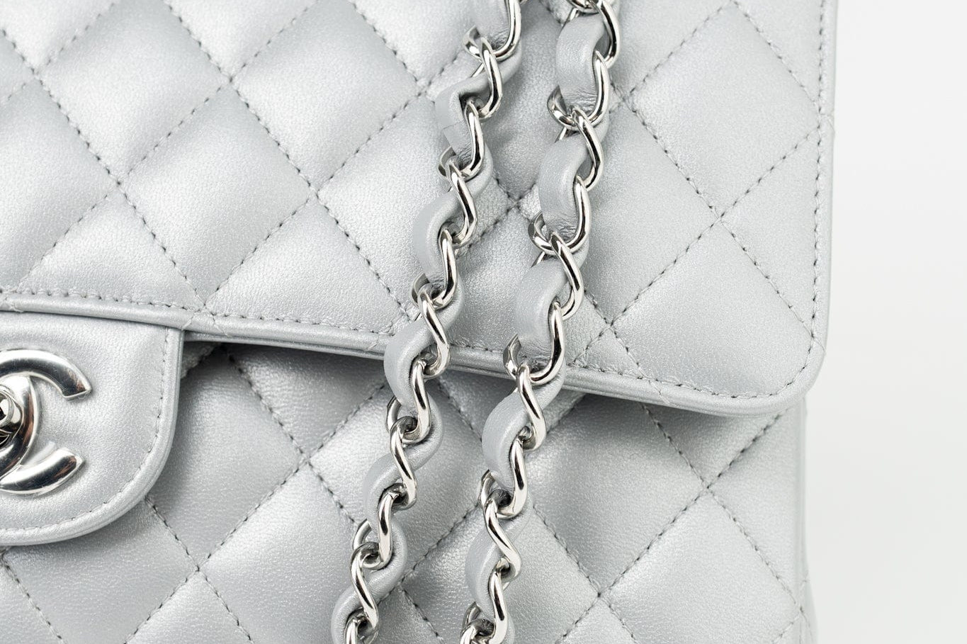 CHANEL Handbag Grey 23P Metallic Silver Lambskin Quilted Classic Flap Medium SHW Edge Stitching - Redeluxe