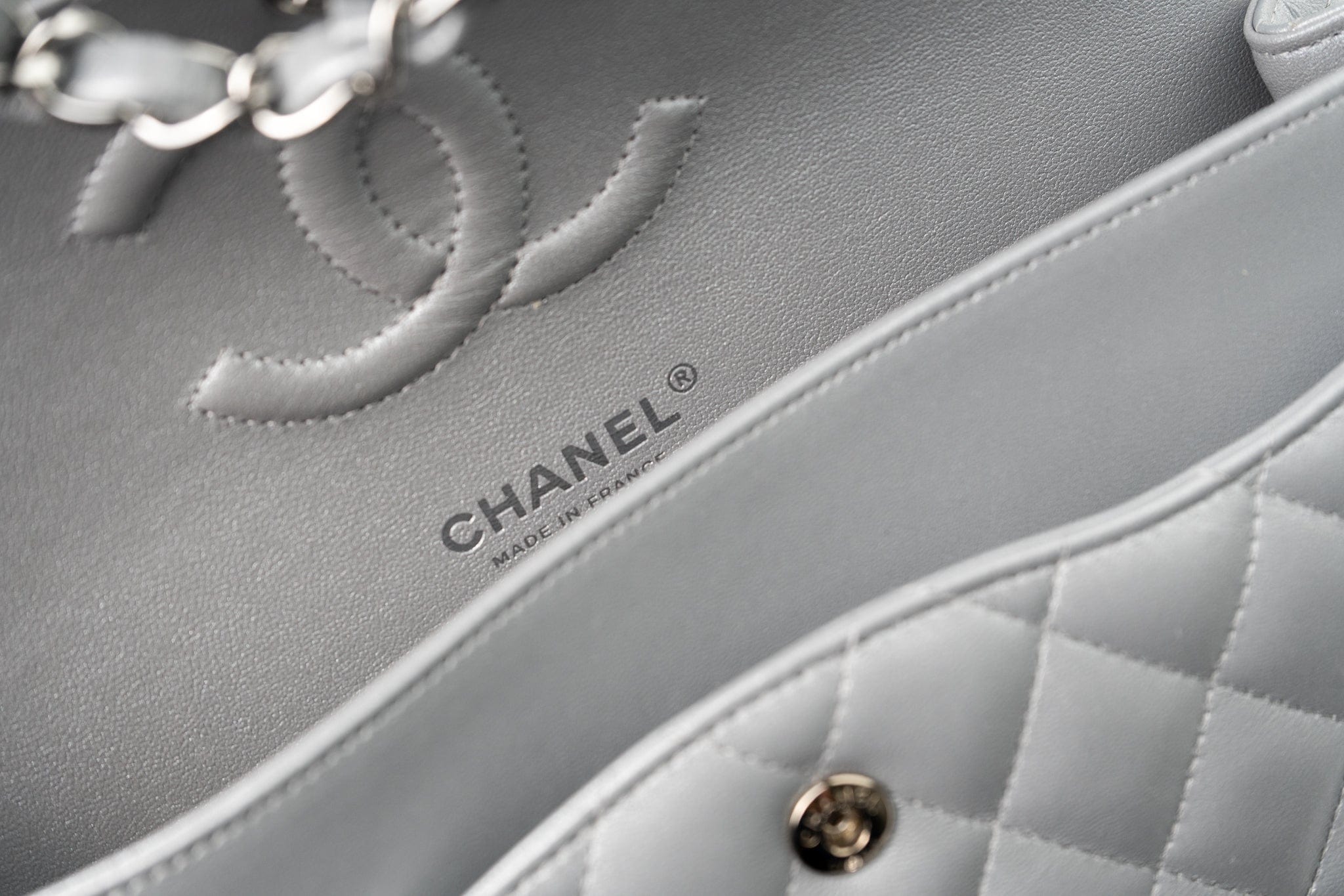 CHANEL Handbag Grey 23P Metallic Silver Lambskin Quilted Classic Flap Medium SHW Edge Stitching - Redeluxe
